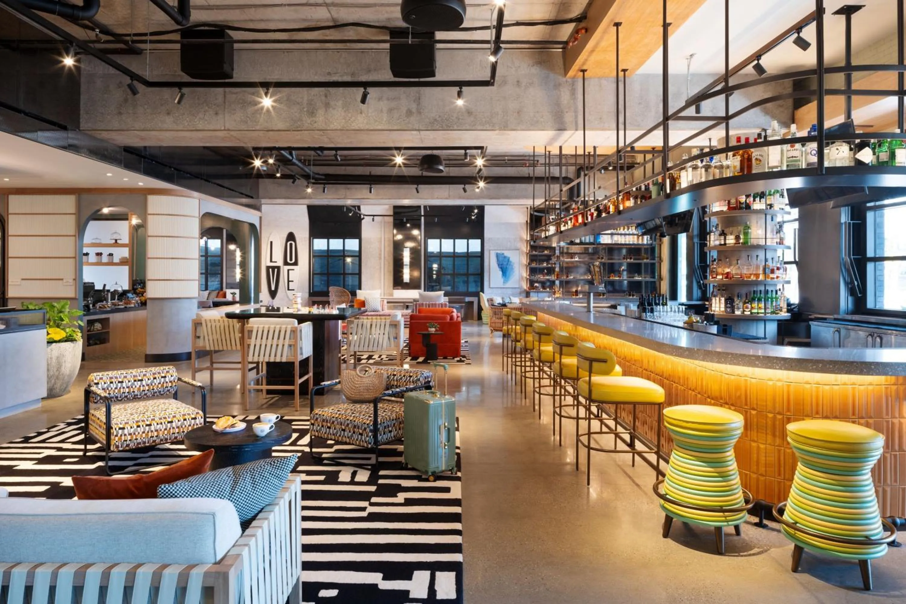 Lounge or bar in Moxy St. Petersburg Downtown