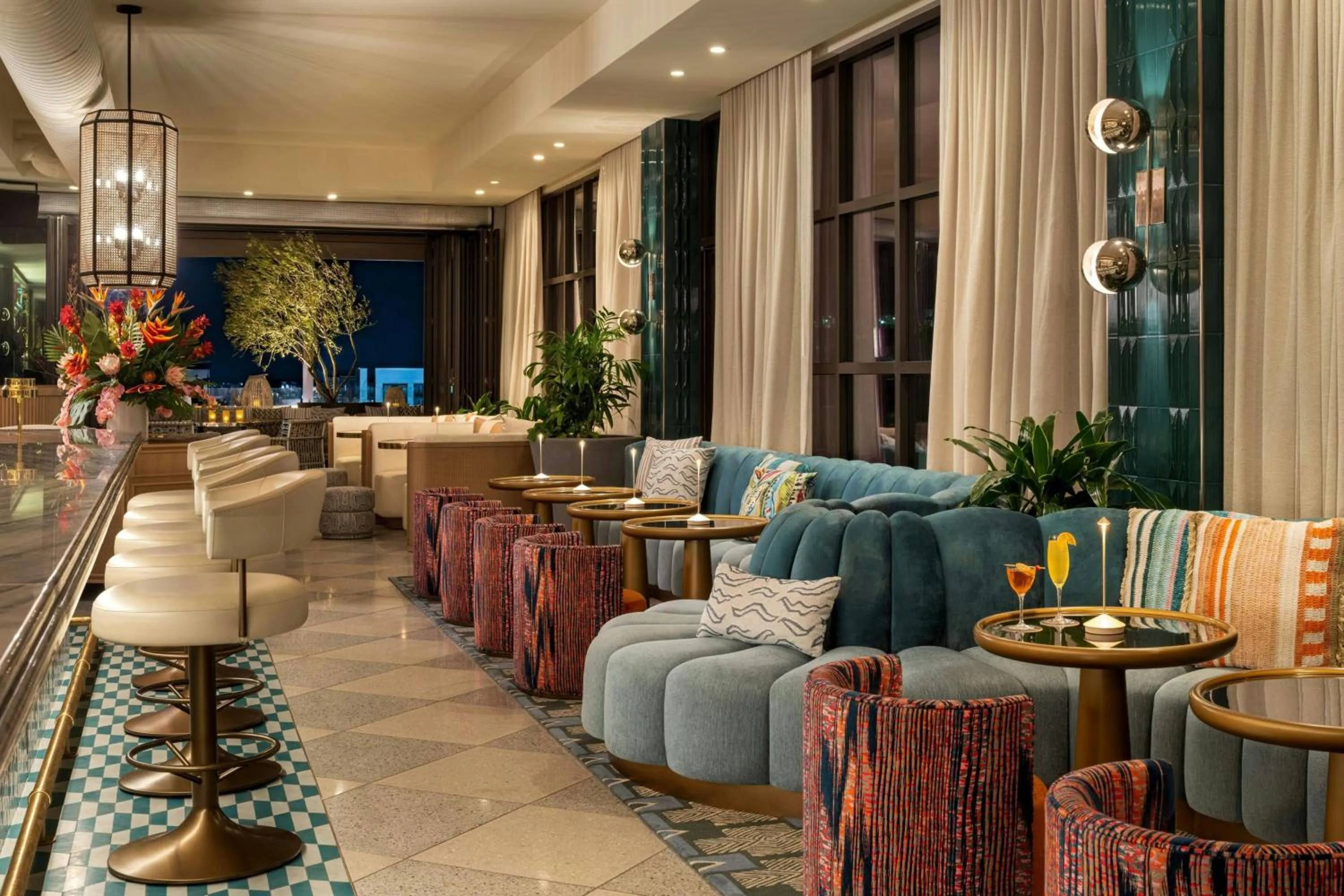 Lounge or bar in Moxy St. Petersburg Downtown