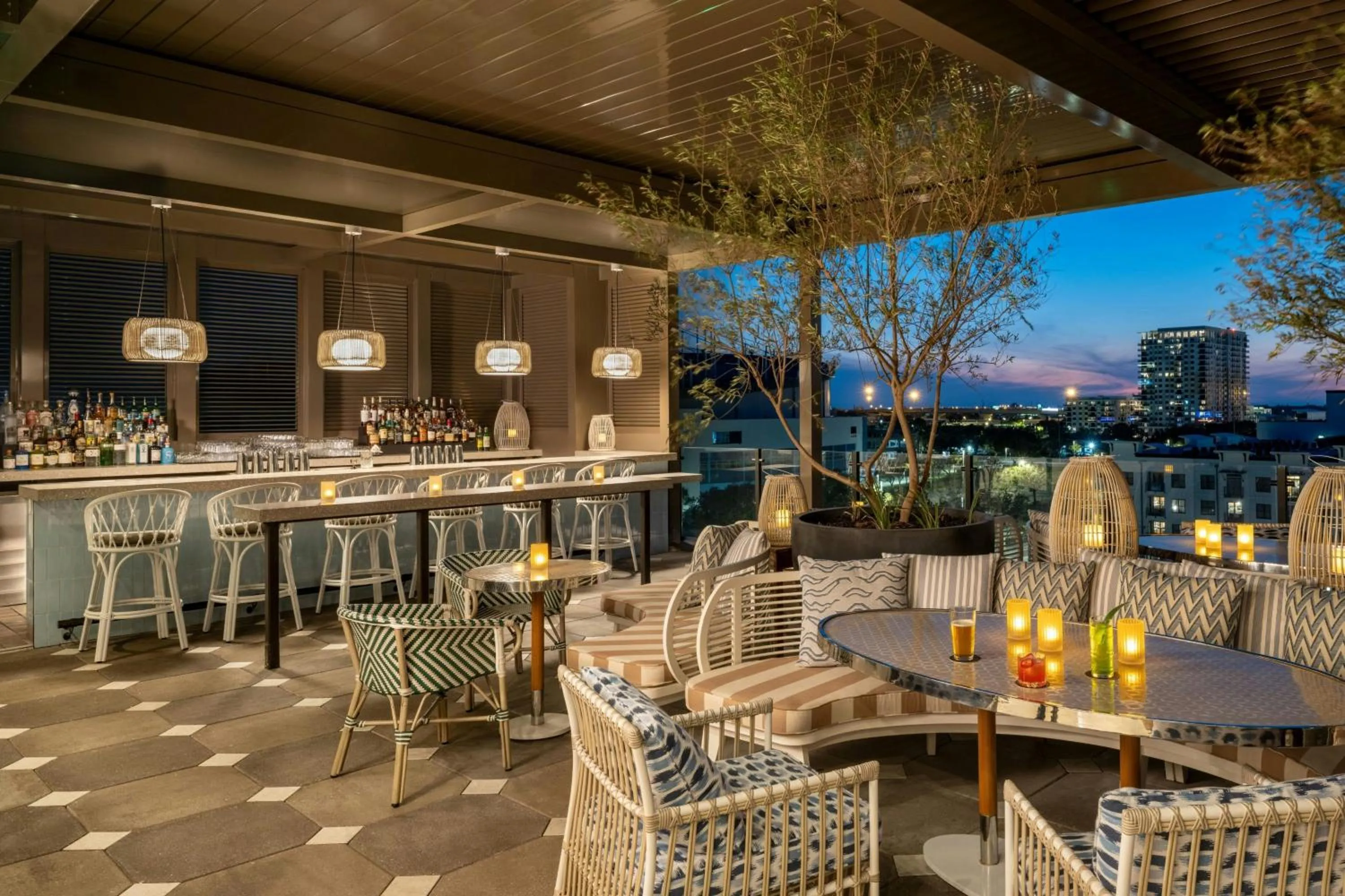 Lounge or bar in Moxy St. Petersburg Downtown