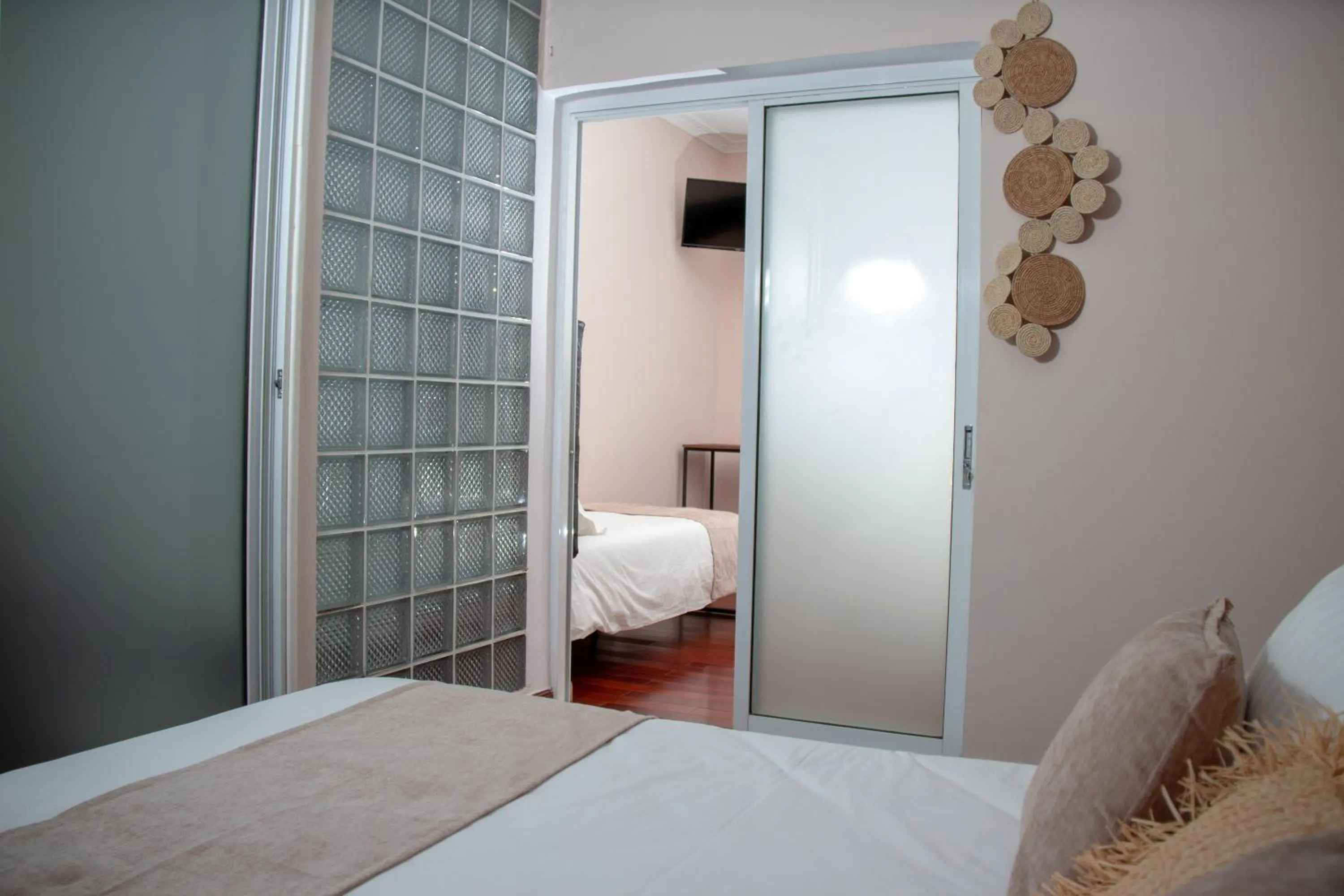 Bedroom, Bed in Hôtel Les 12 Collines, Ivato Aéroport