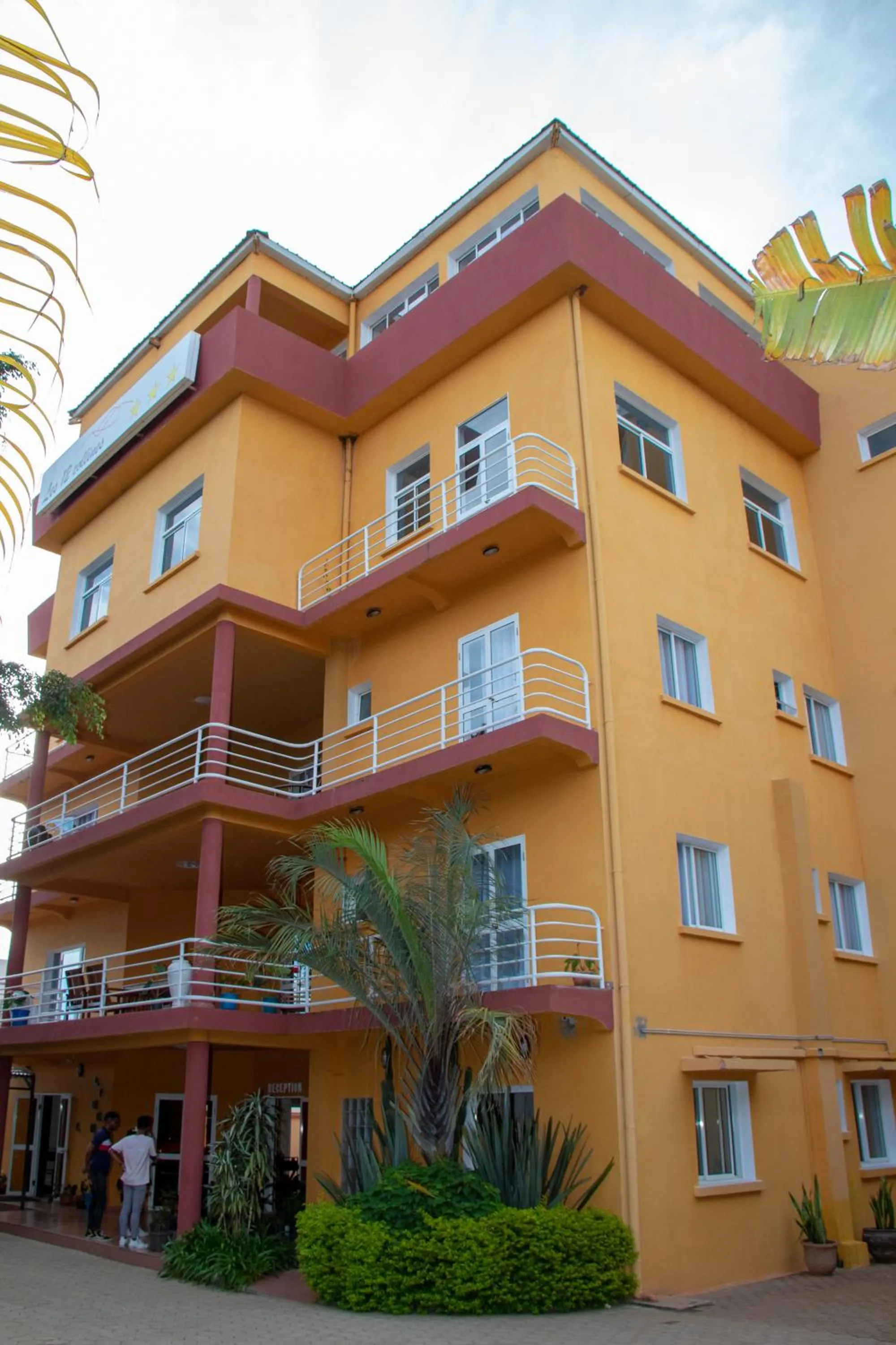 Property building in Hôtel Les 12 Collines, Ivato Aéroport