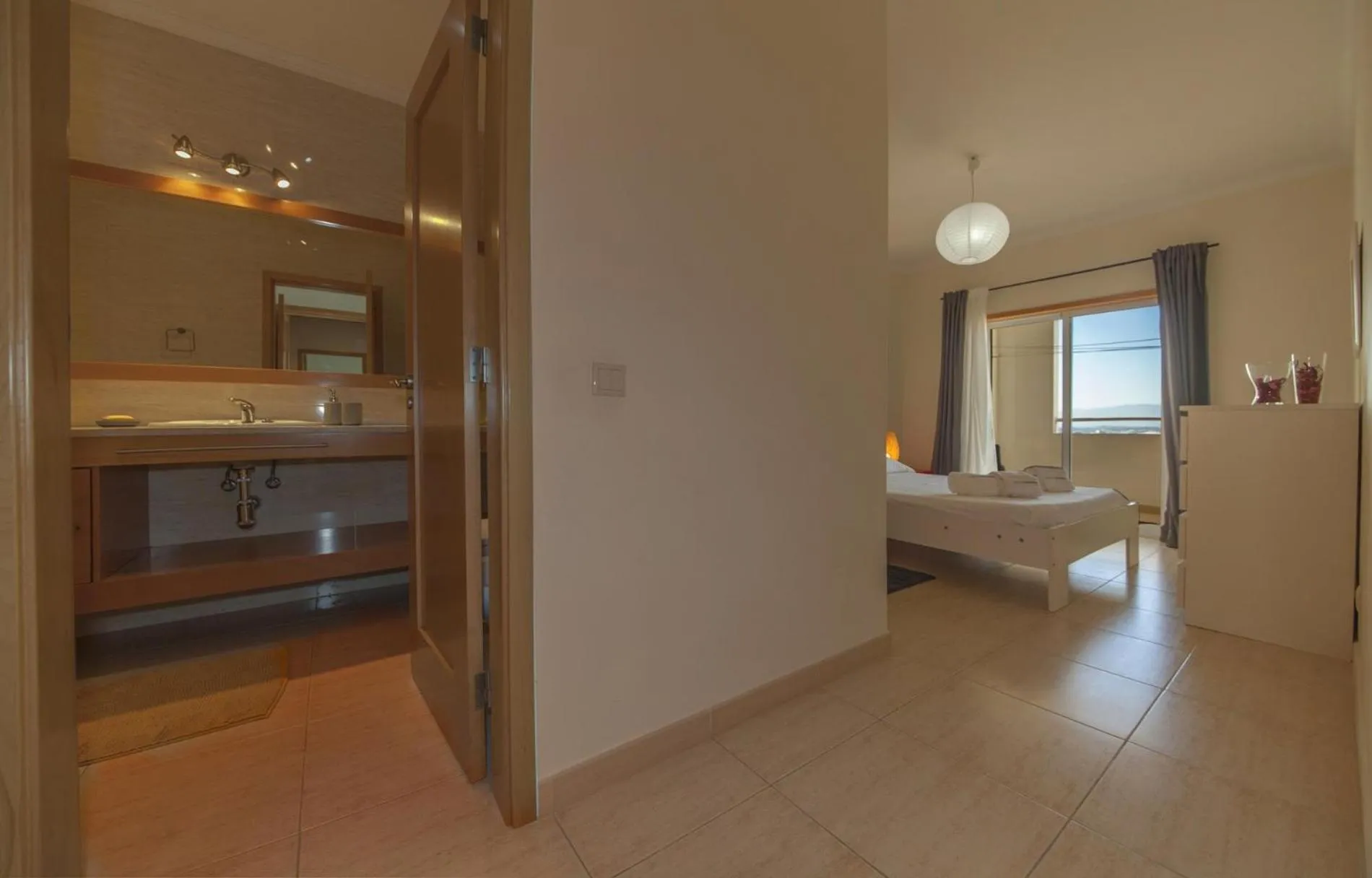 Floor plan, Bed in B44 - Alto do Quintao Central Apartment