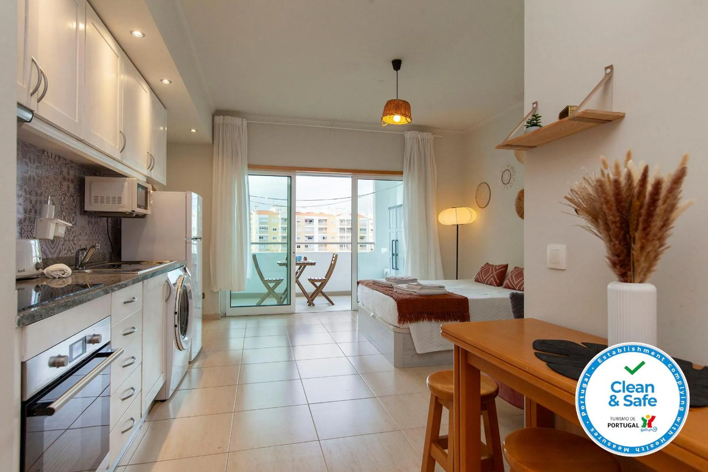 Kitchen or kitchenette in B44 - Alto do Quintao Central Apartment