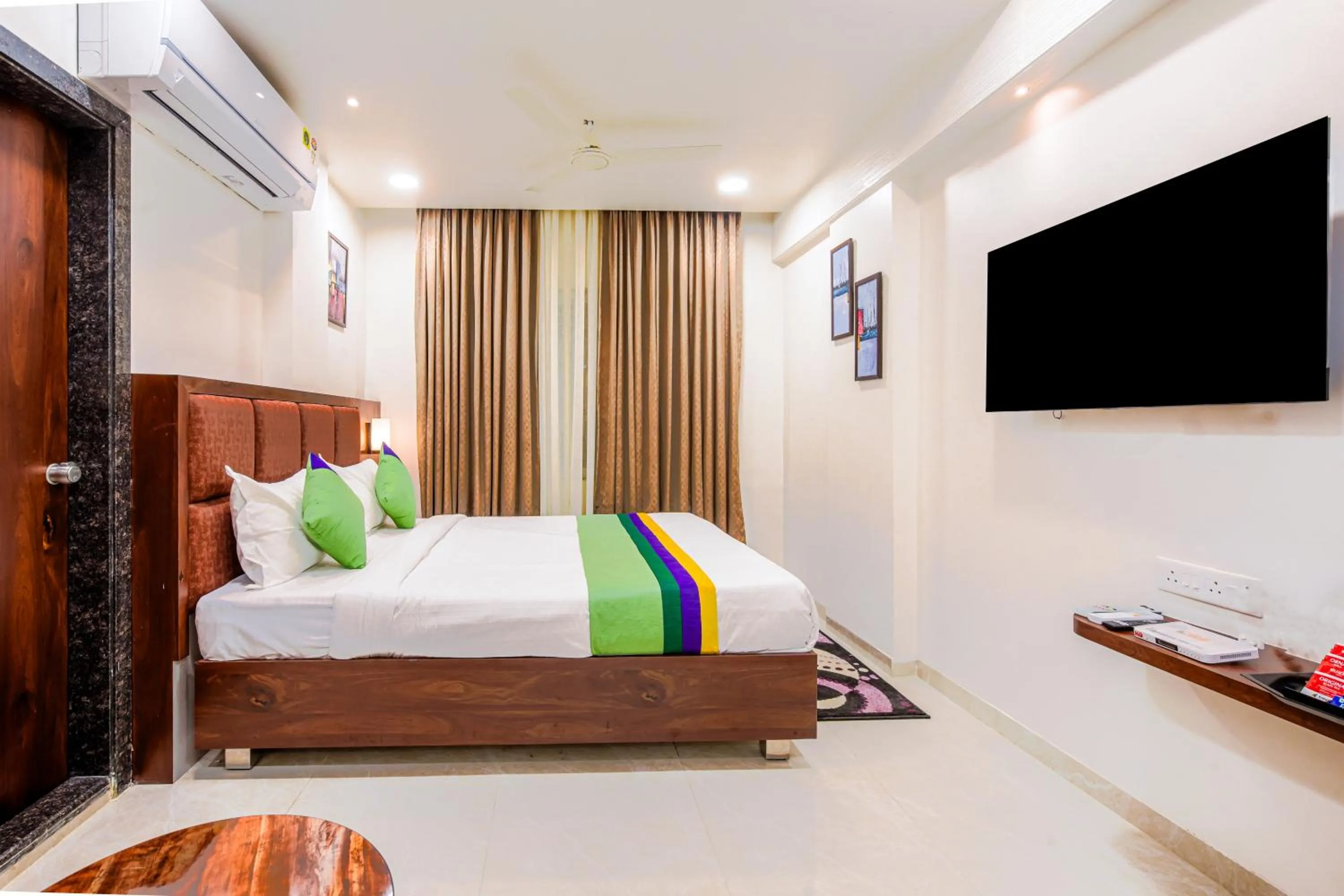 Bedroom, Bed in Treebo A1 Residency, Hingna T Point