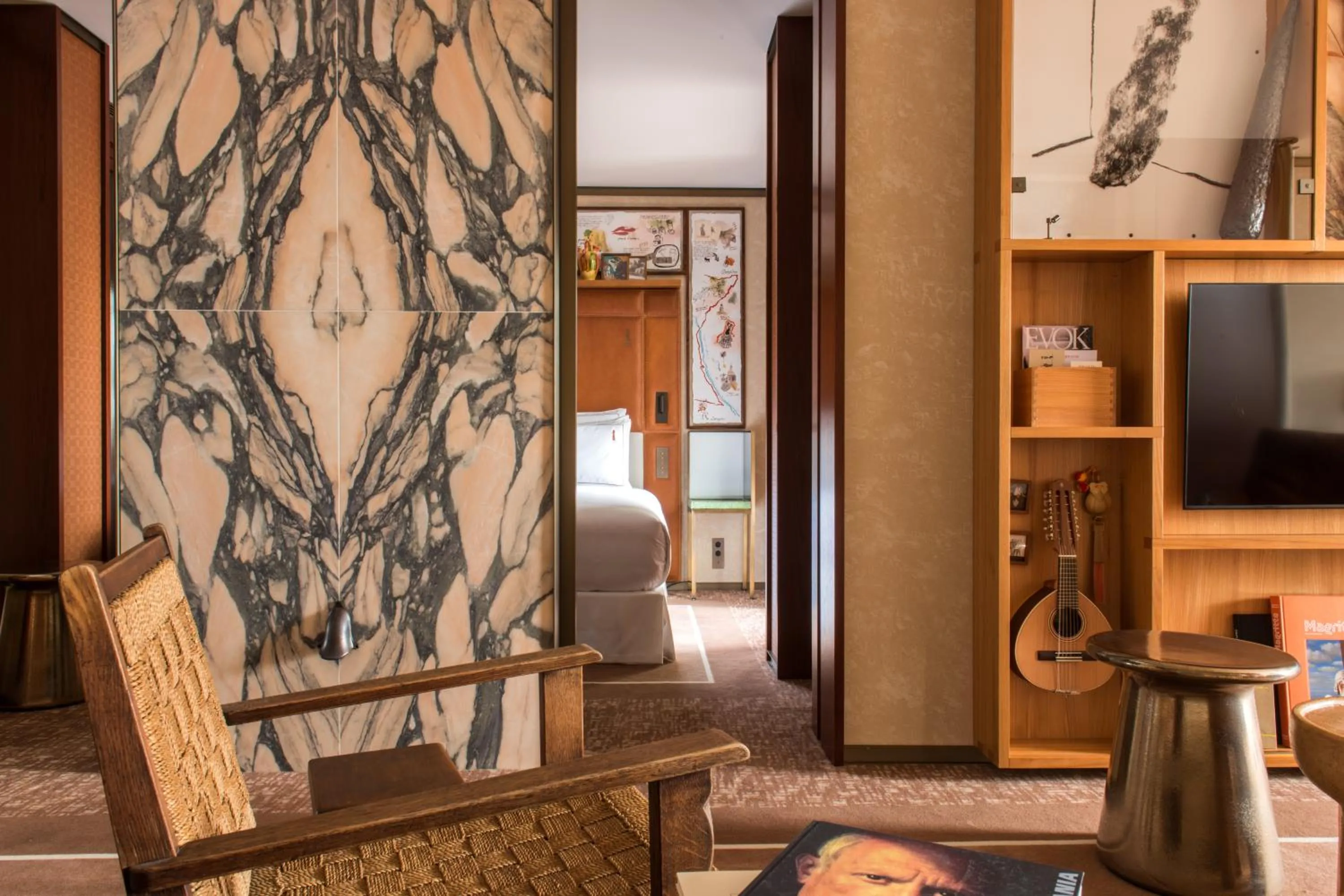 Communal lounge/ TV room in Brach Madrid - Evok Collection