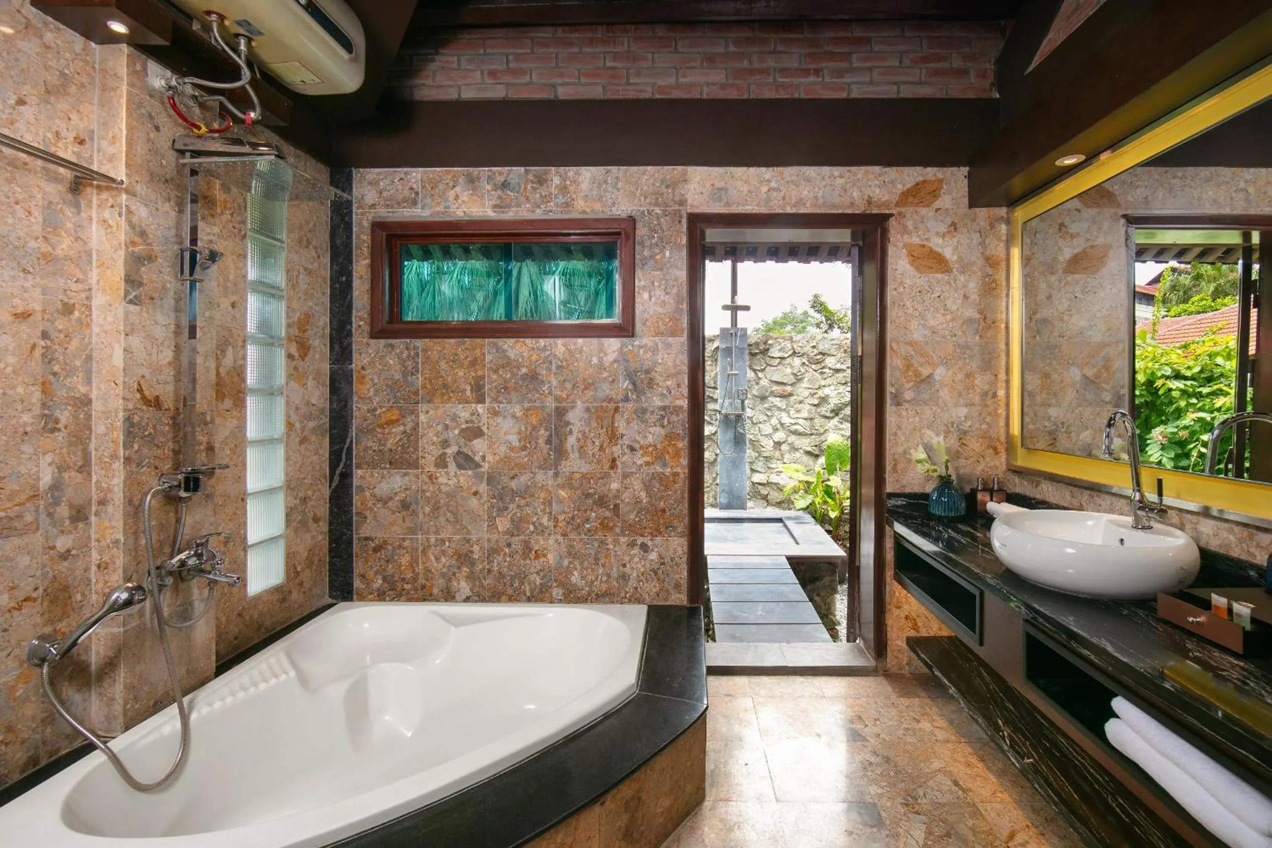 Shower in Asean Resort - Shiki Onsen & Spa