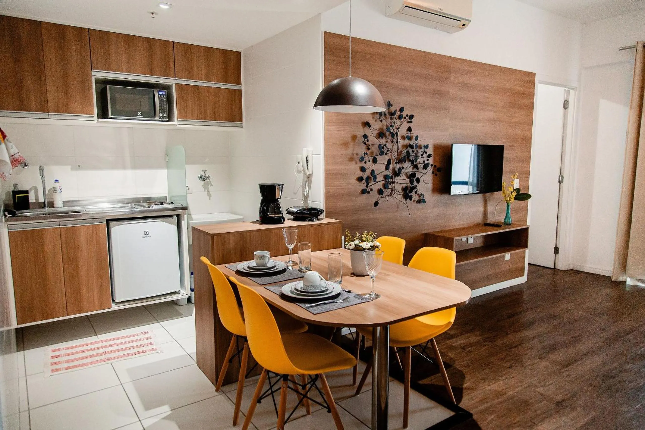 Dining area in Mondial Apartments By BnbHost