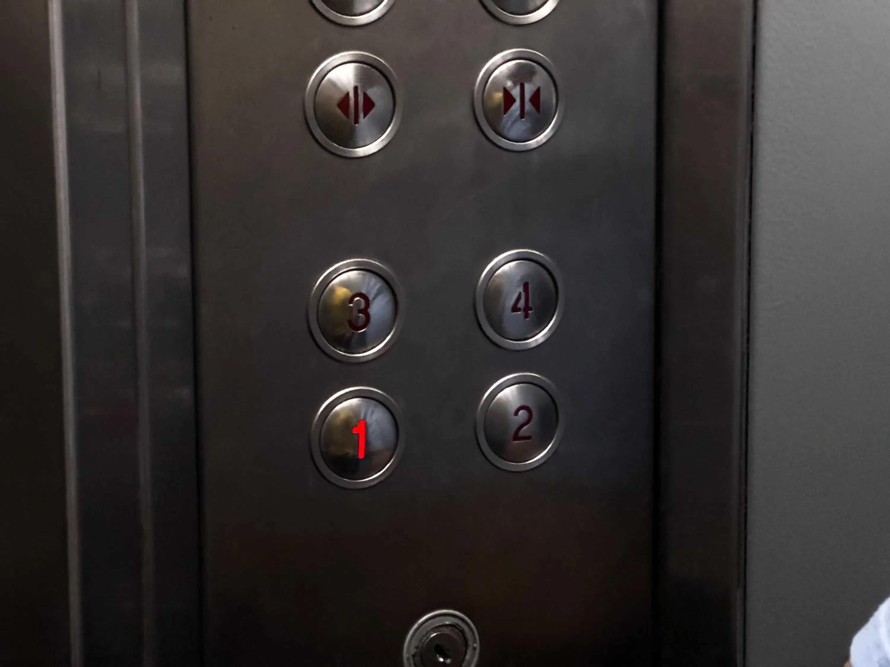 elevator in Hotel bazurto plaza