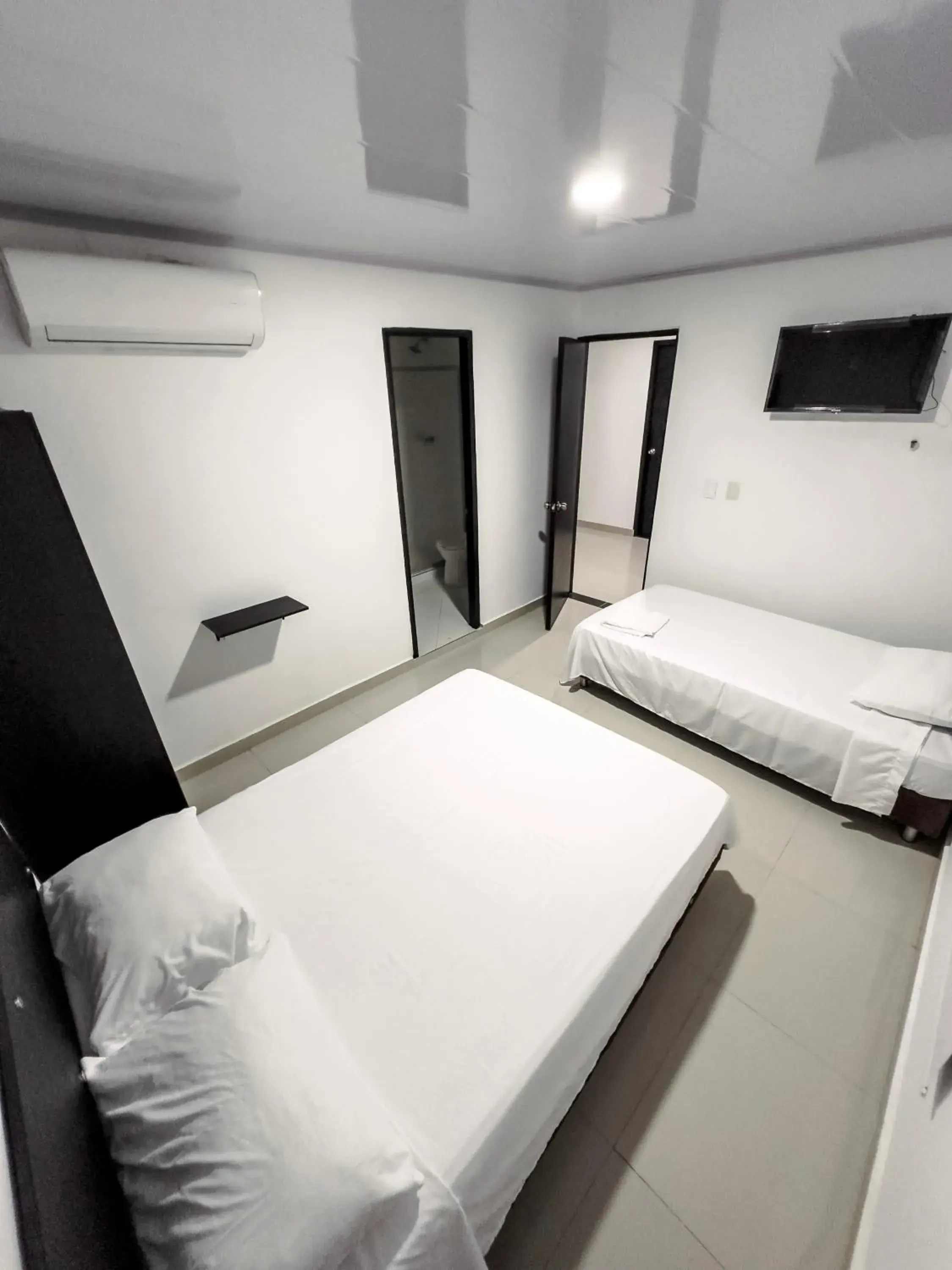 Triple Room in Hotel bazurto plaza Triple Room in Hotel bazurto plaza