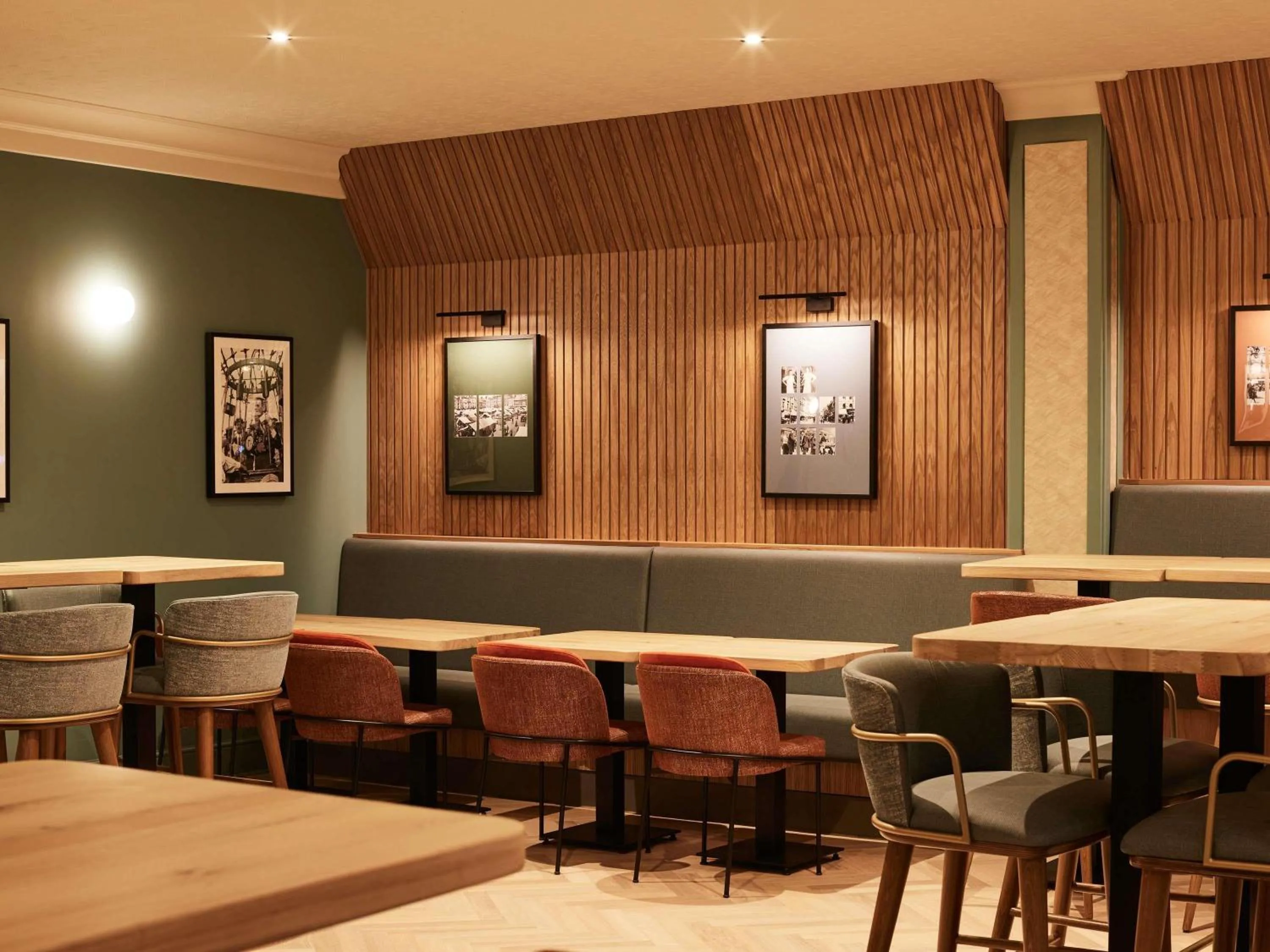 Lounge or bar in Mercure Northampton