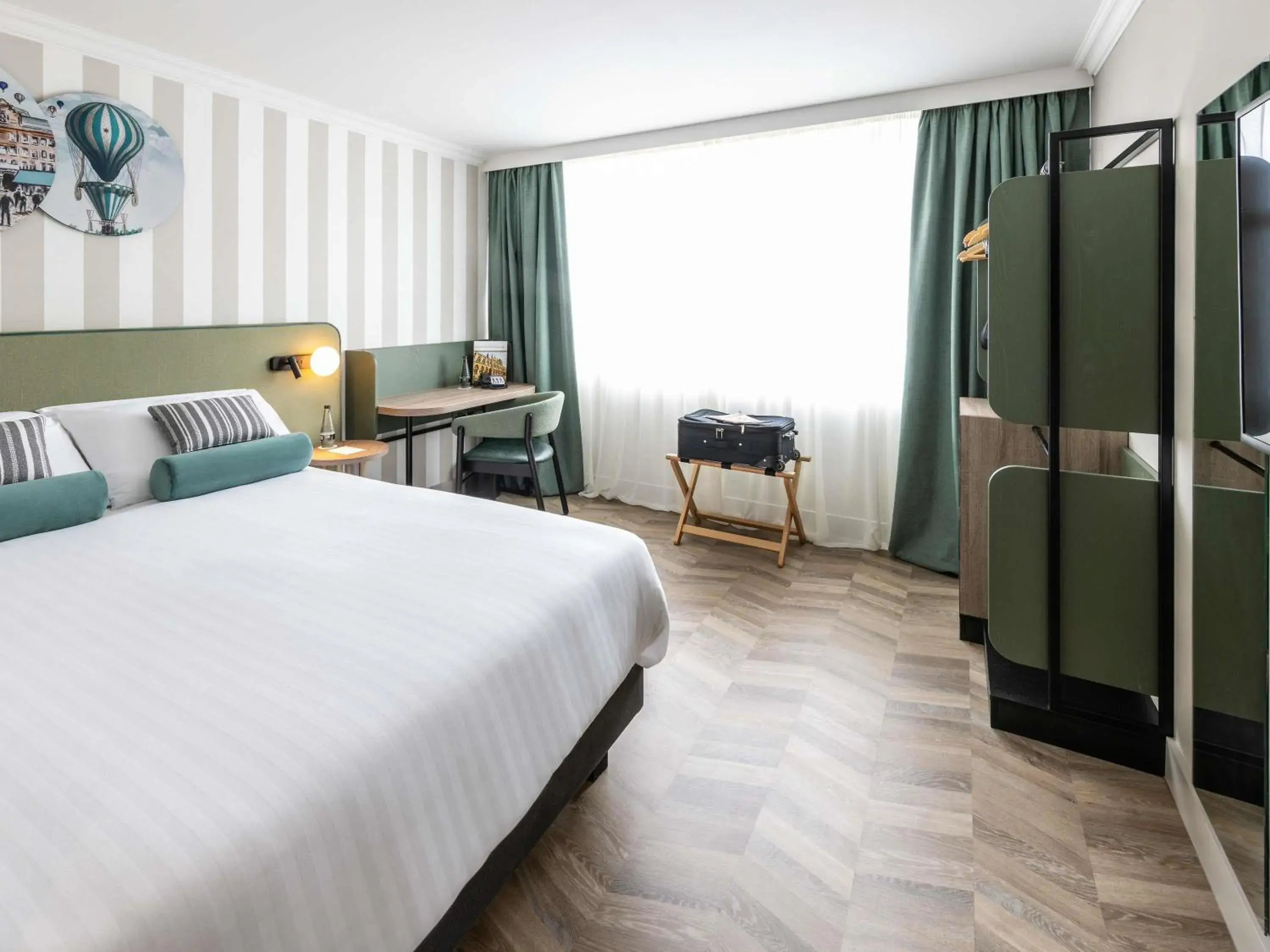 Bedroom, Bed in Mercure Northampton Bedroom, Bed in Mercure Northampton