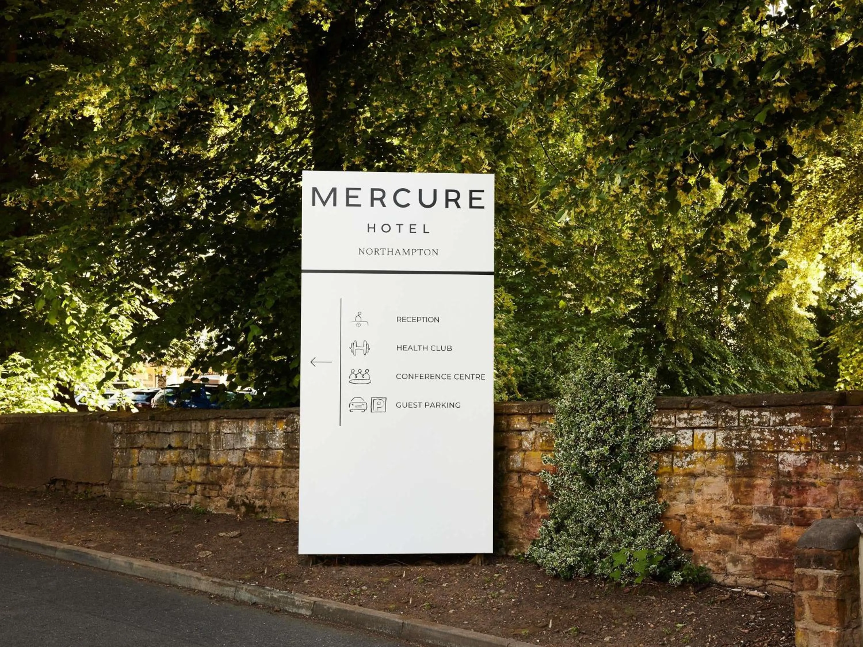 Property building in Mercure Northampton