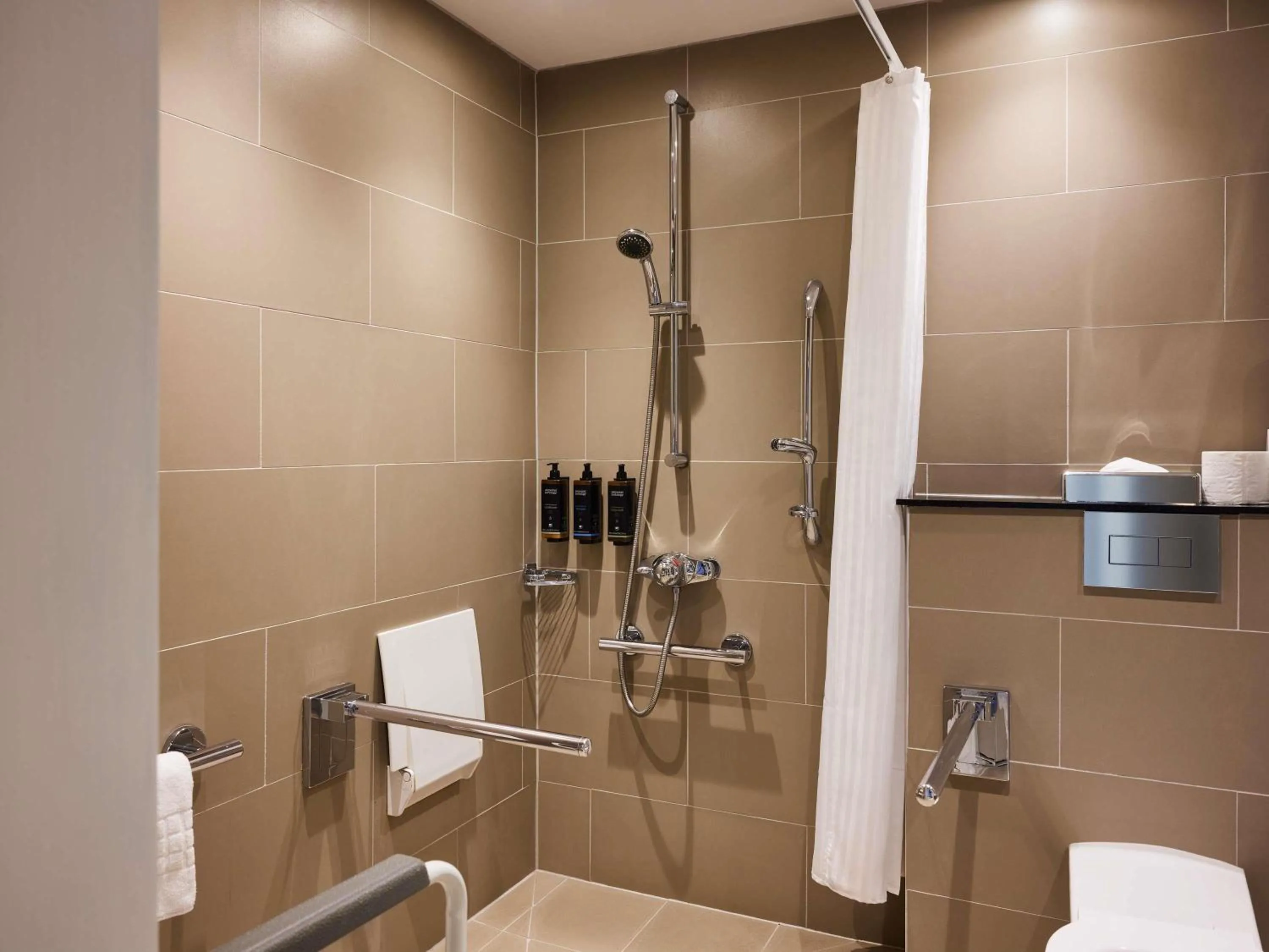 Bedroom in Mercure Northampton