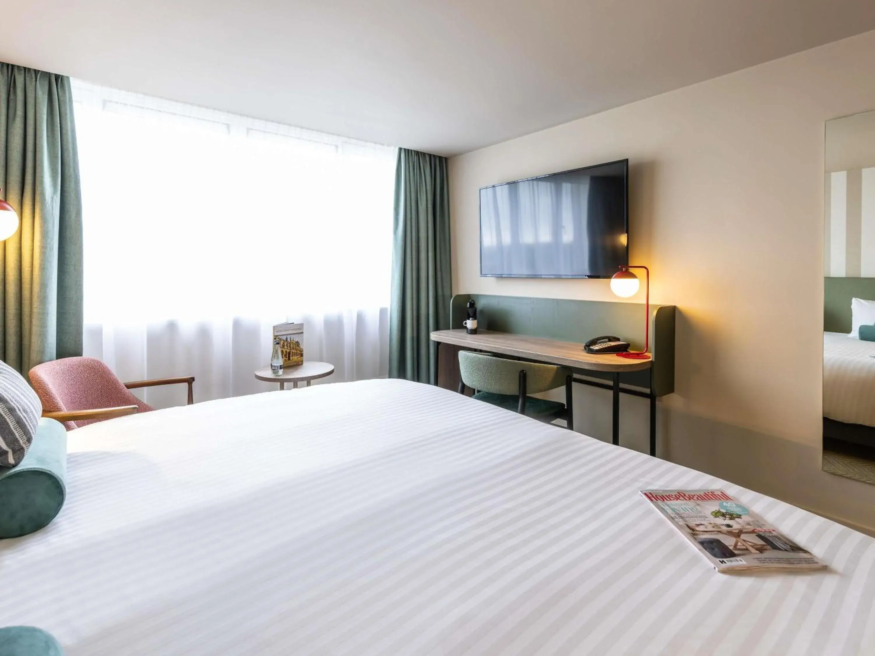 Bedroom, Bed in Mercure Northampton Bedroom, Bed in Mercure Northampton