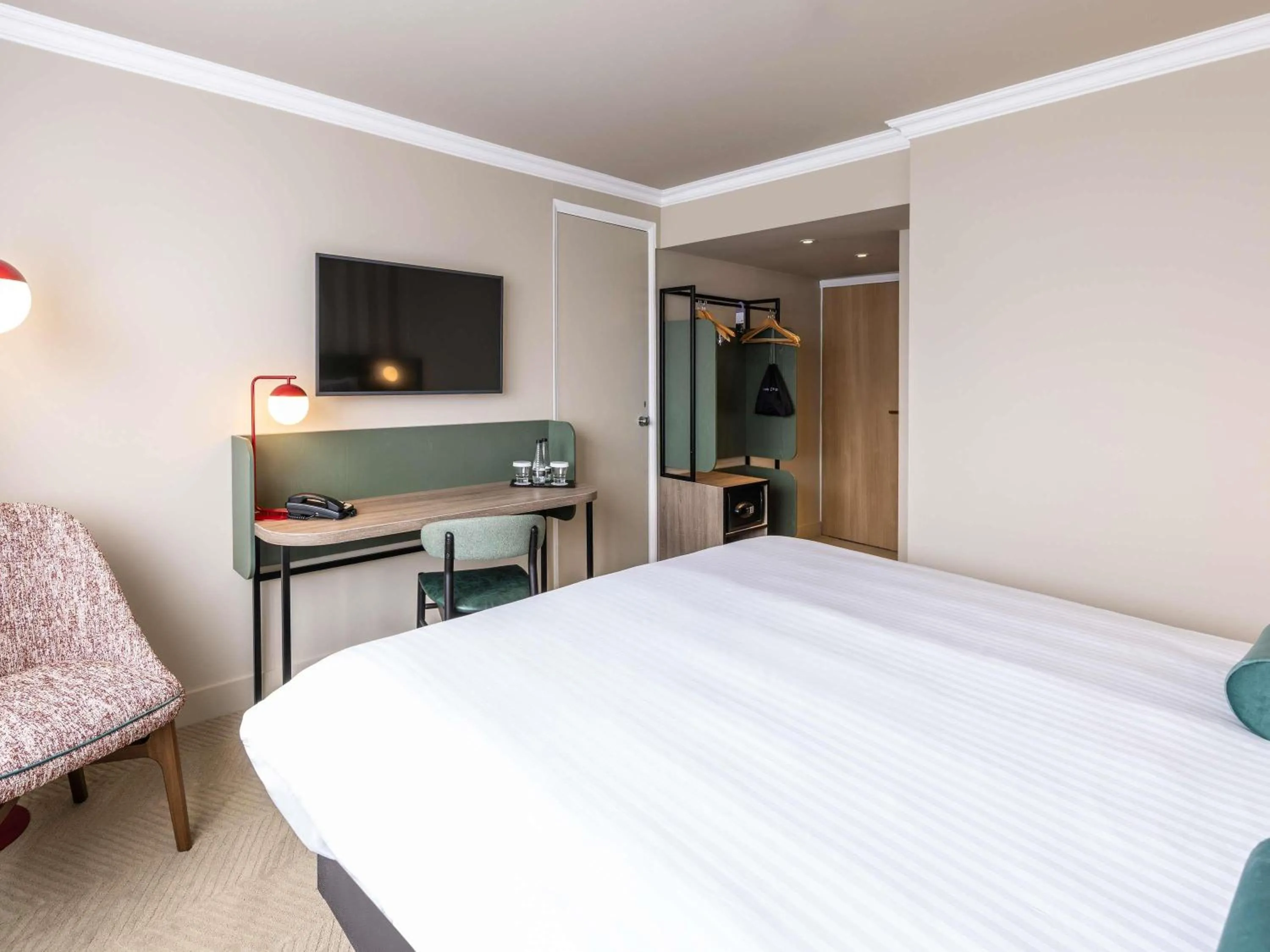 Bedroom, Bed in Mercure Northampton