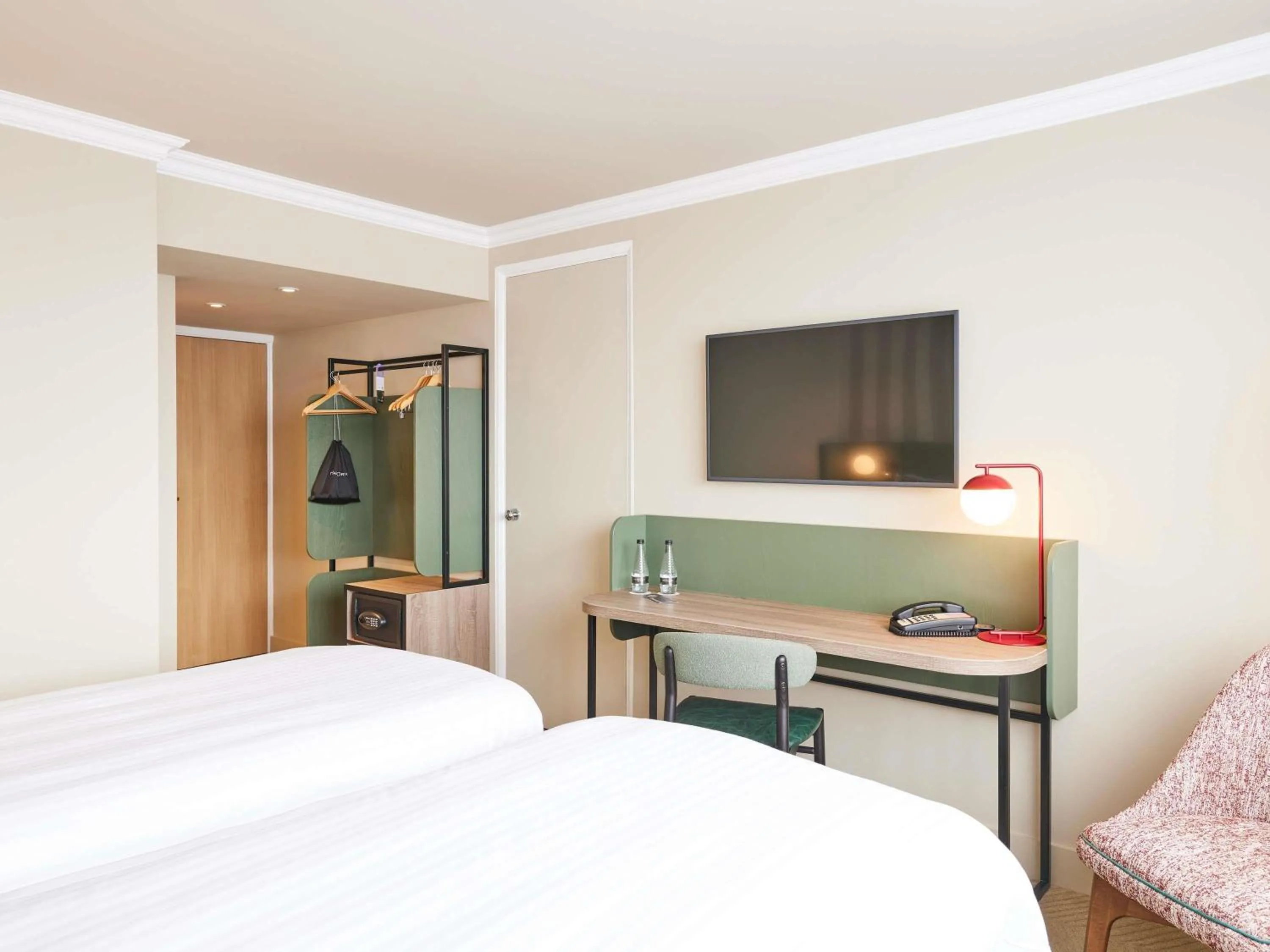 Bedroom, Bed in Mercure Northampton