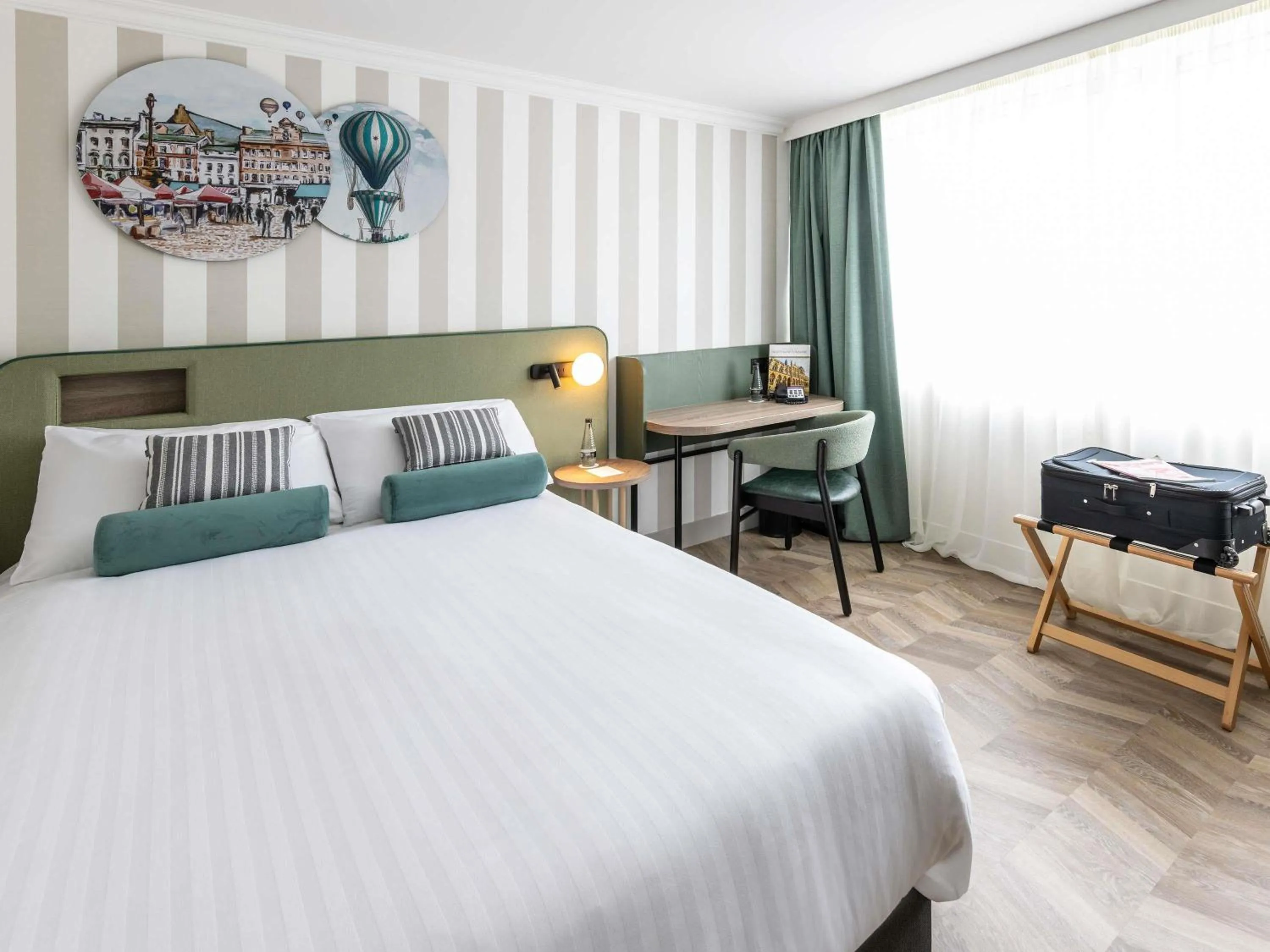 Bedroom, Bed in Mercure Northampton