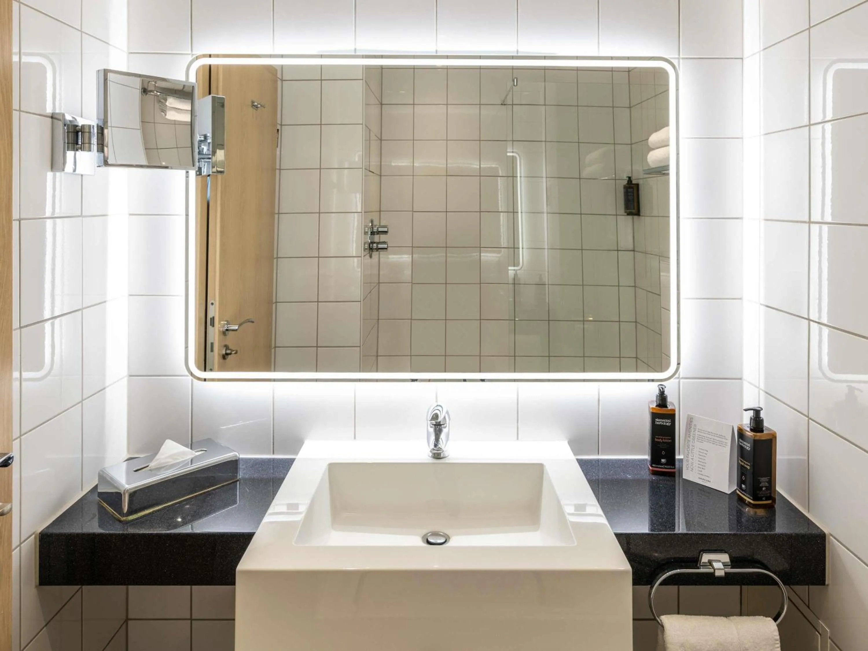 Bedroom in Mercure Northampton