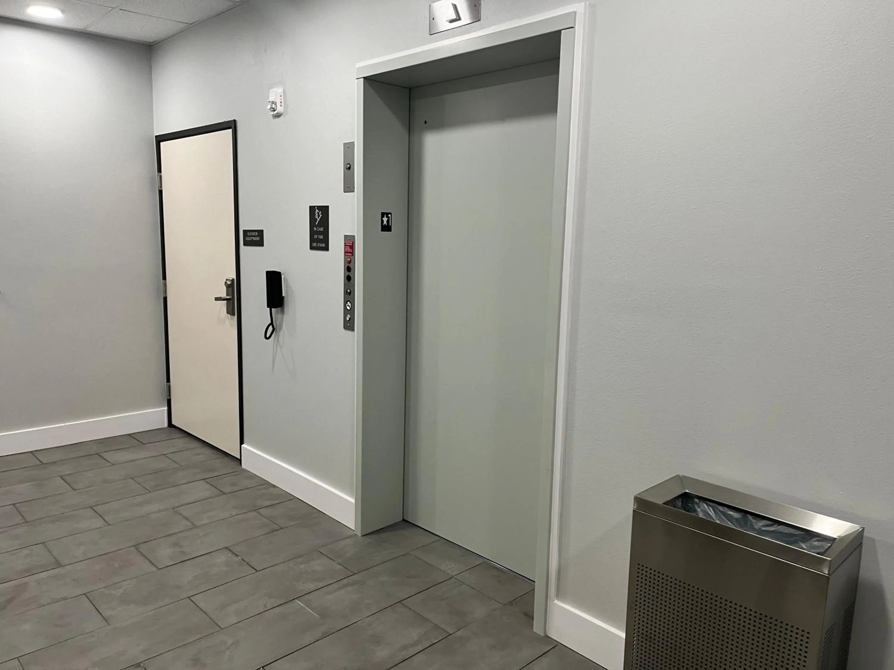 elevator in Motel 6 Gonzales, LA Baton Rouge Geismar Prairieville I 10