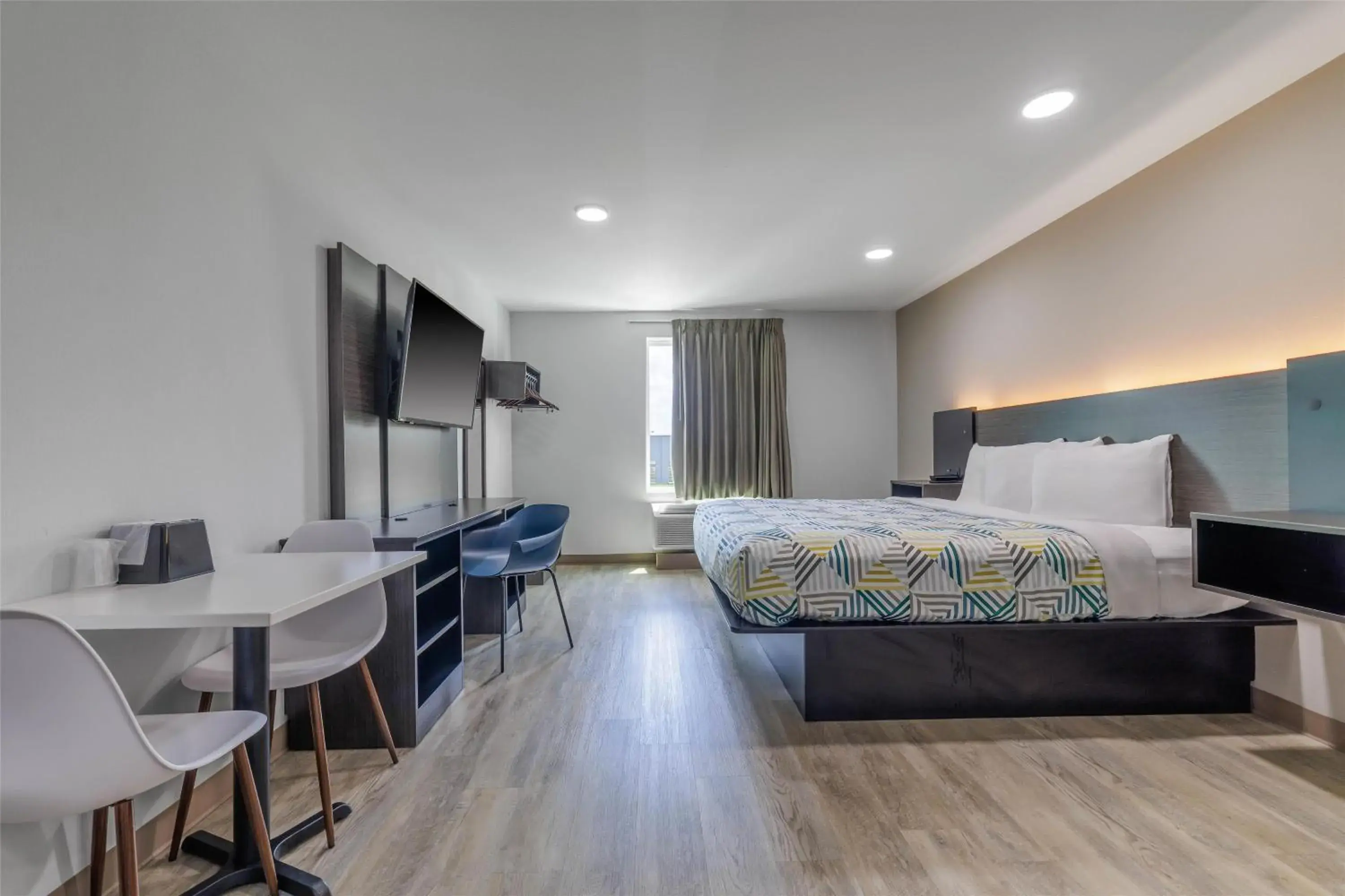 Bedroom in Motel 6 Gonzales, LA Baton Rouge Geismar Prairieville I 10 Bedroom in Motel 6 Gonzales, LA Baton Rouge Geismar Prairieville I 10