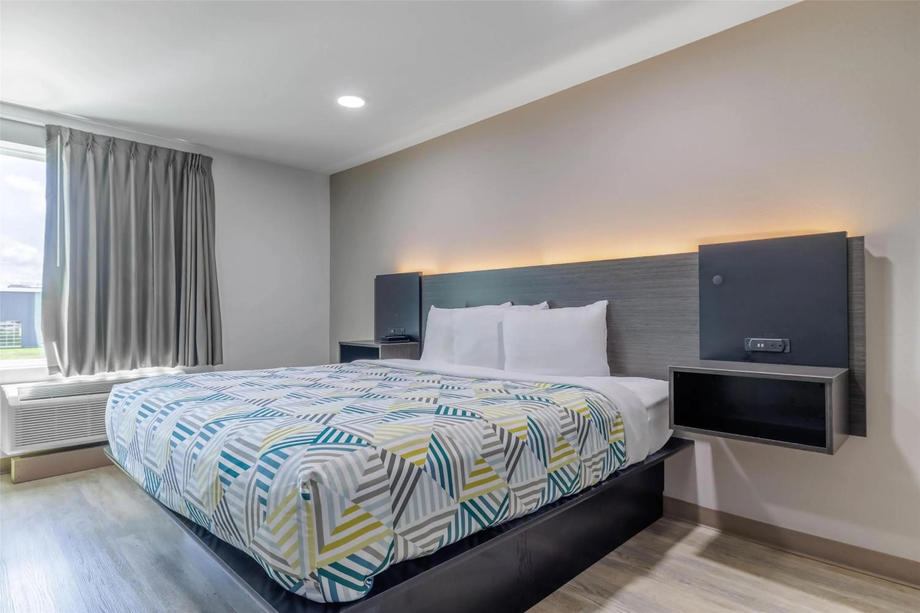 Bedroom, Bed in Motel 6 Gonzales, LA Baton Rouge Geismar Prairieville I 10