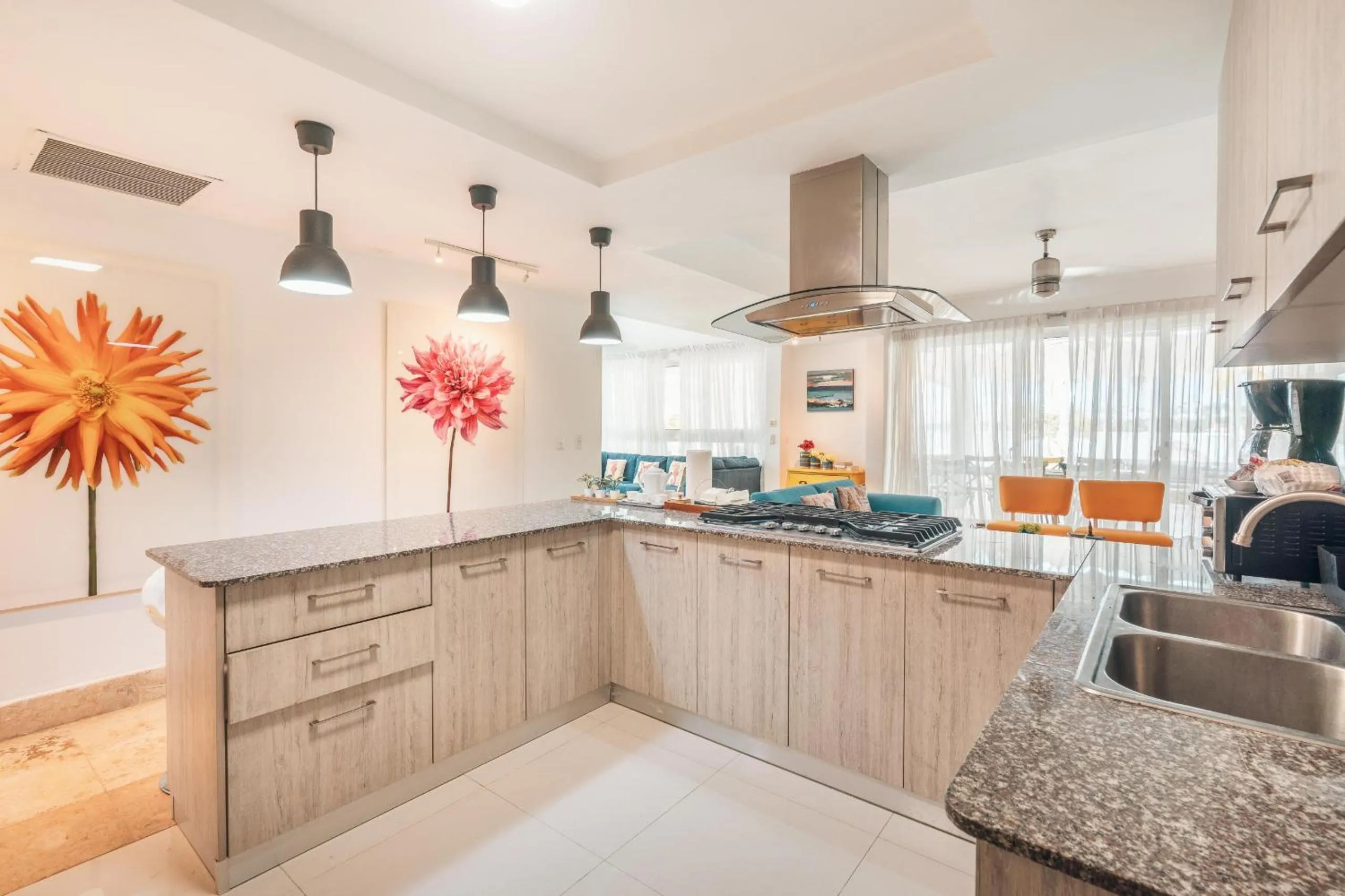 3BR apartment with beach access and ocean view