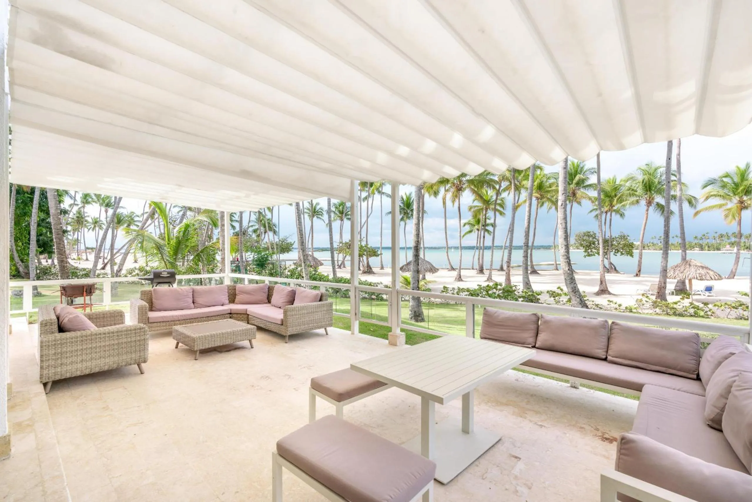3BR apartment with beach access and ocean view