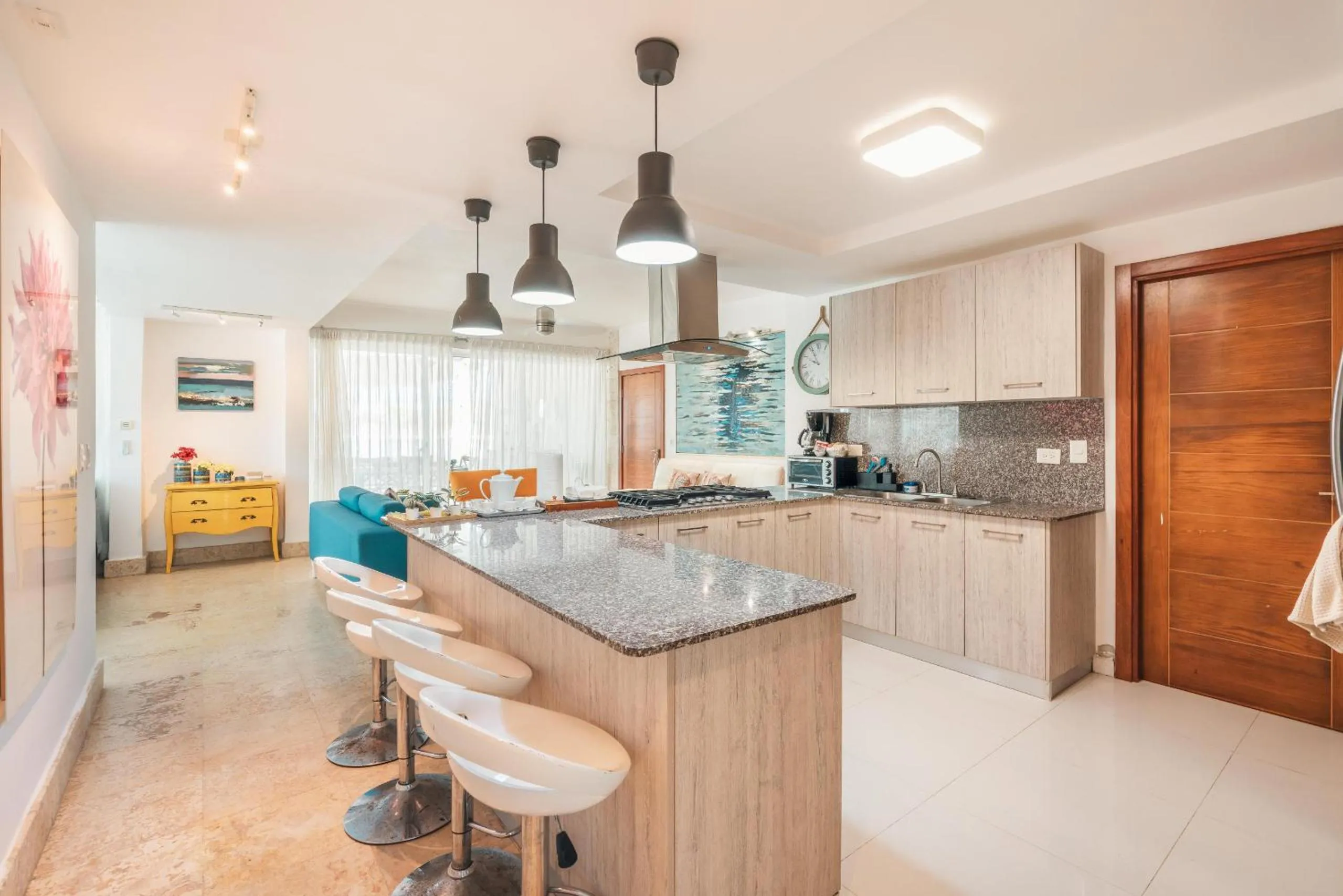 3BR apartment with beach access and ocean view