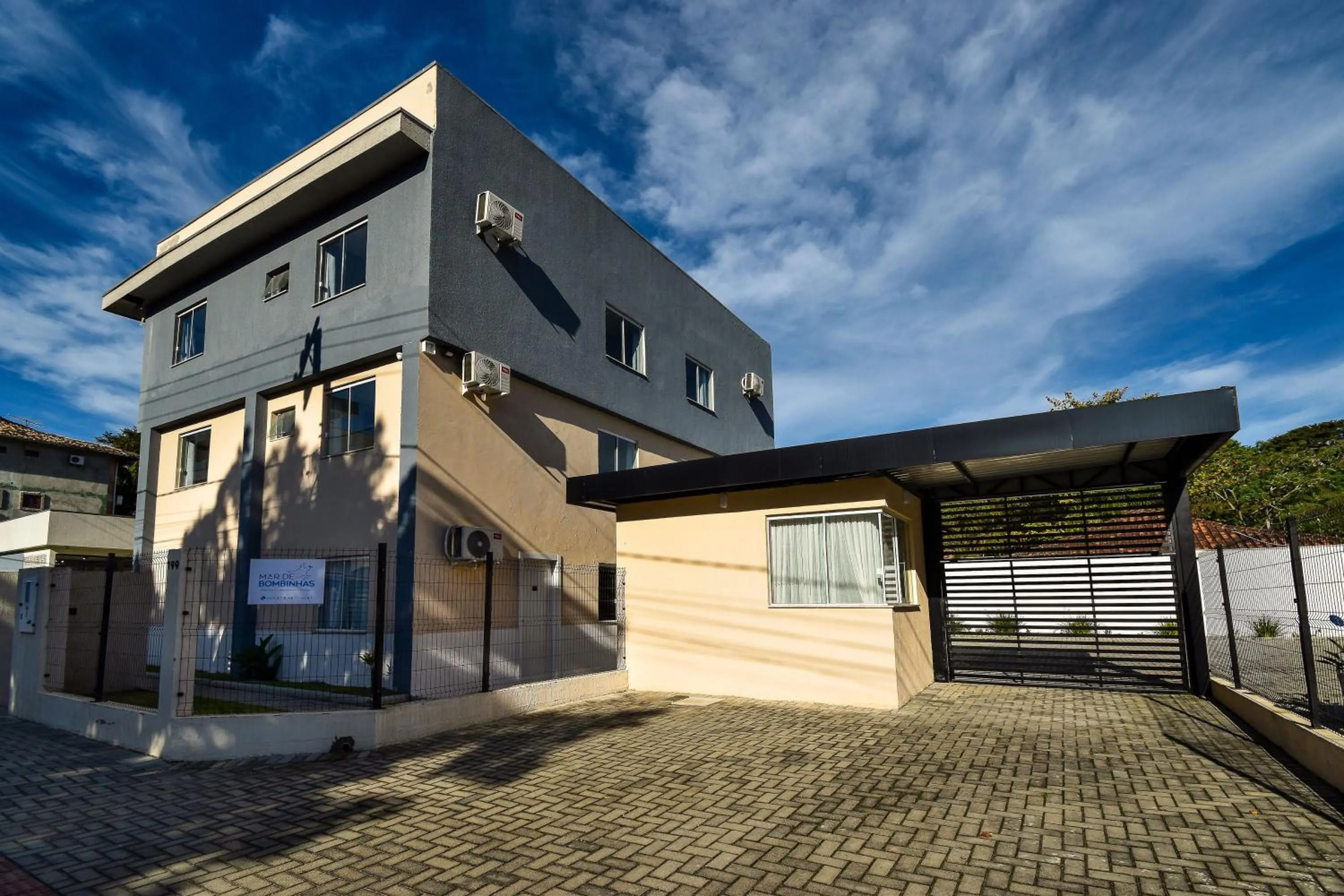 Property building in Mar de Bombinhas - Centro