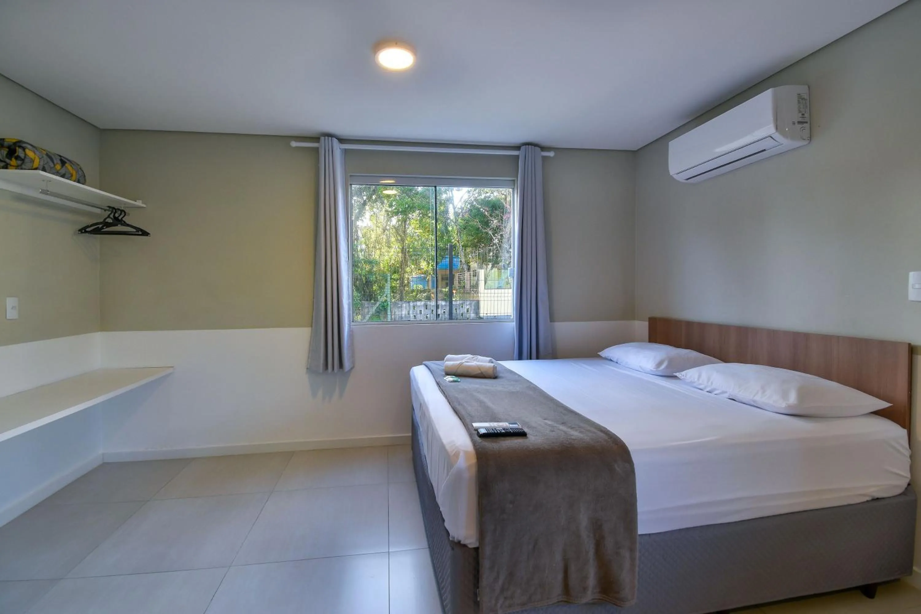 Bedroom, Bed in Mar de Bombinhas - Centro