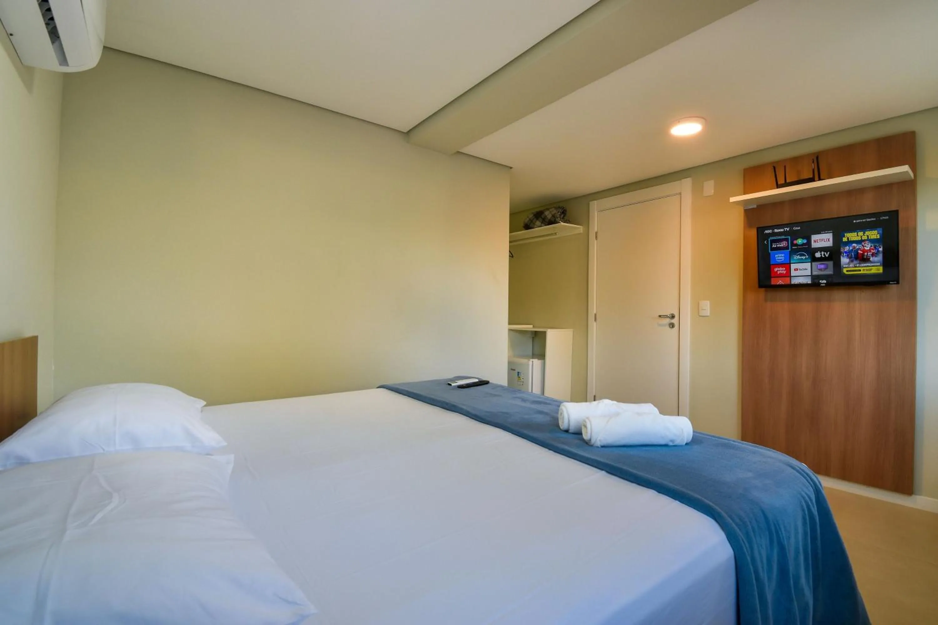 Bedroom, Bed in Mar de Bombinhas - Centro