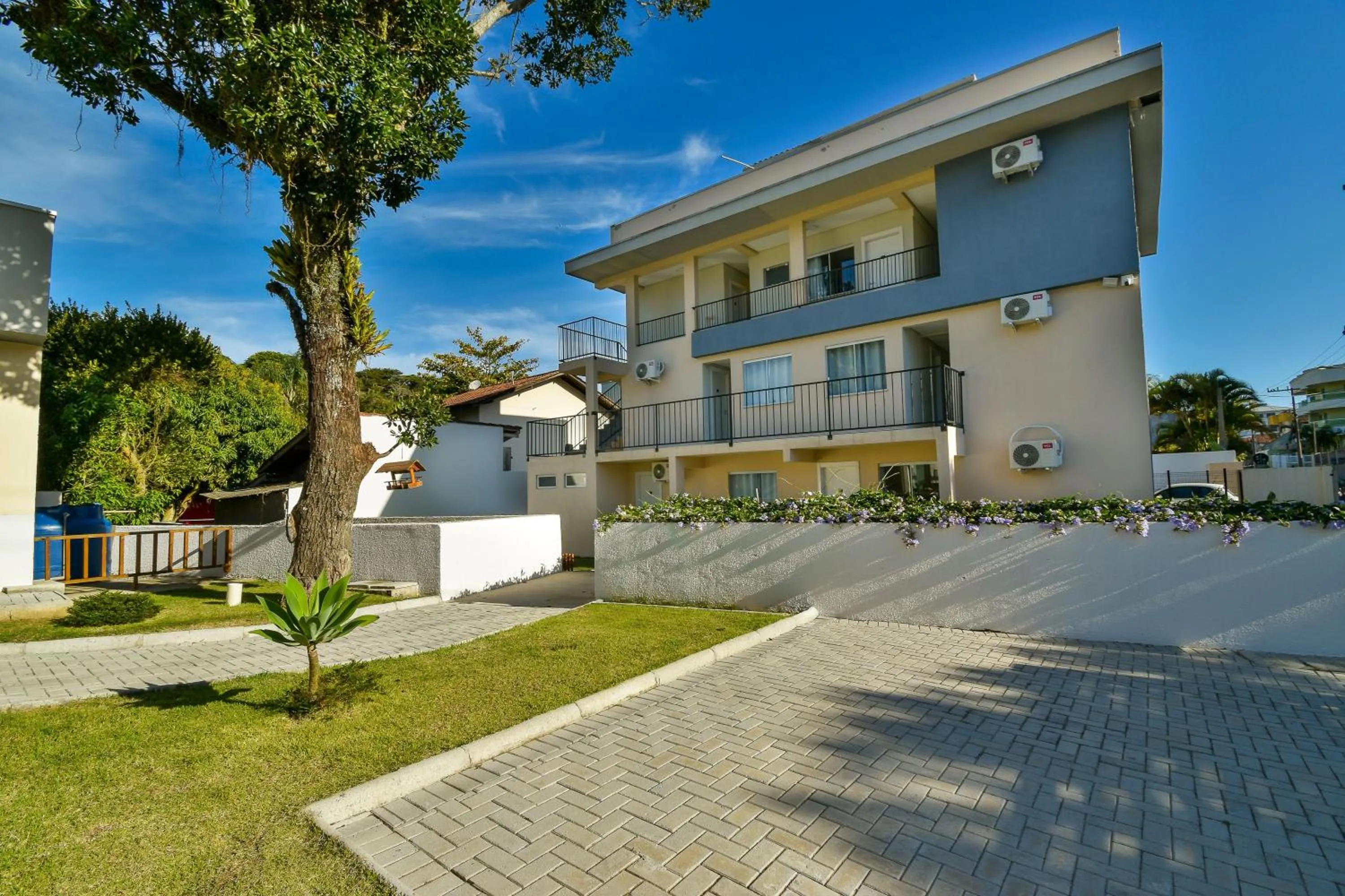 Property building in Mar de Bombinhas - Centro