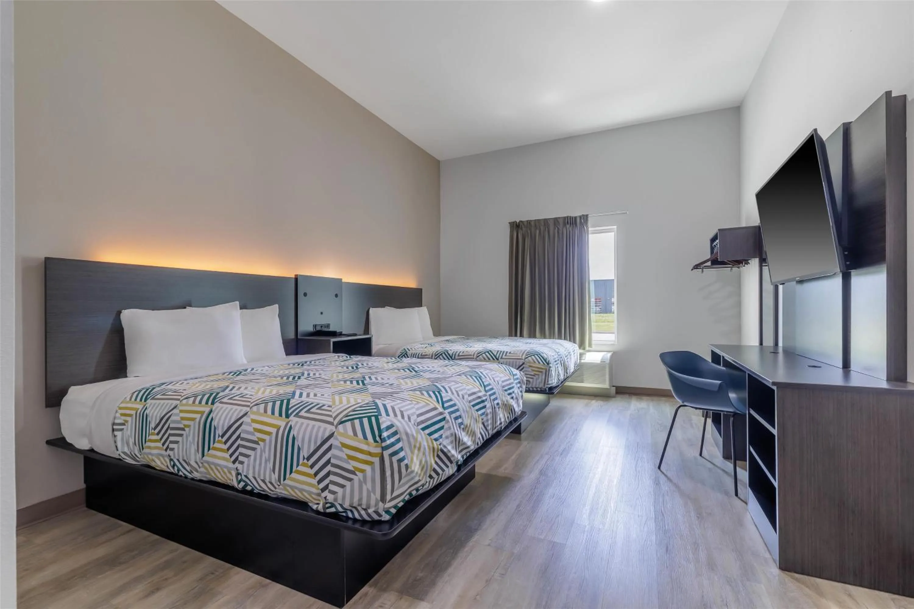 Photo of the whole room, Bed in Studio 6 Gonzales, LA Baton Rouge Geismar Prairieville I 10