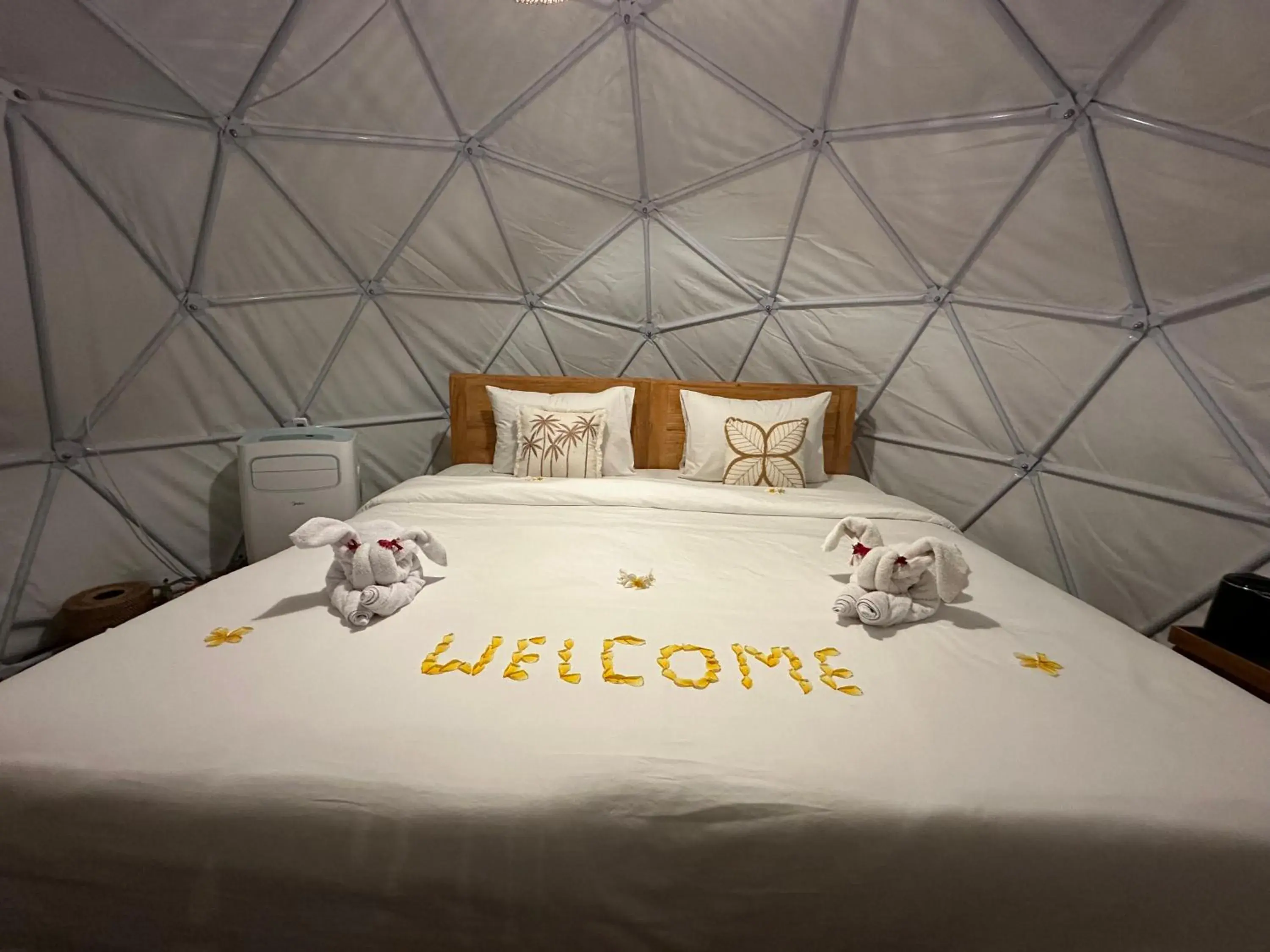Bed in Glamping @ Pebbles & Fins Bed in Glamping @ Pebbles & Fins