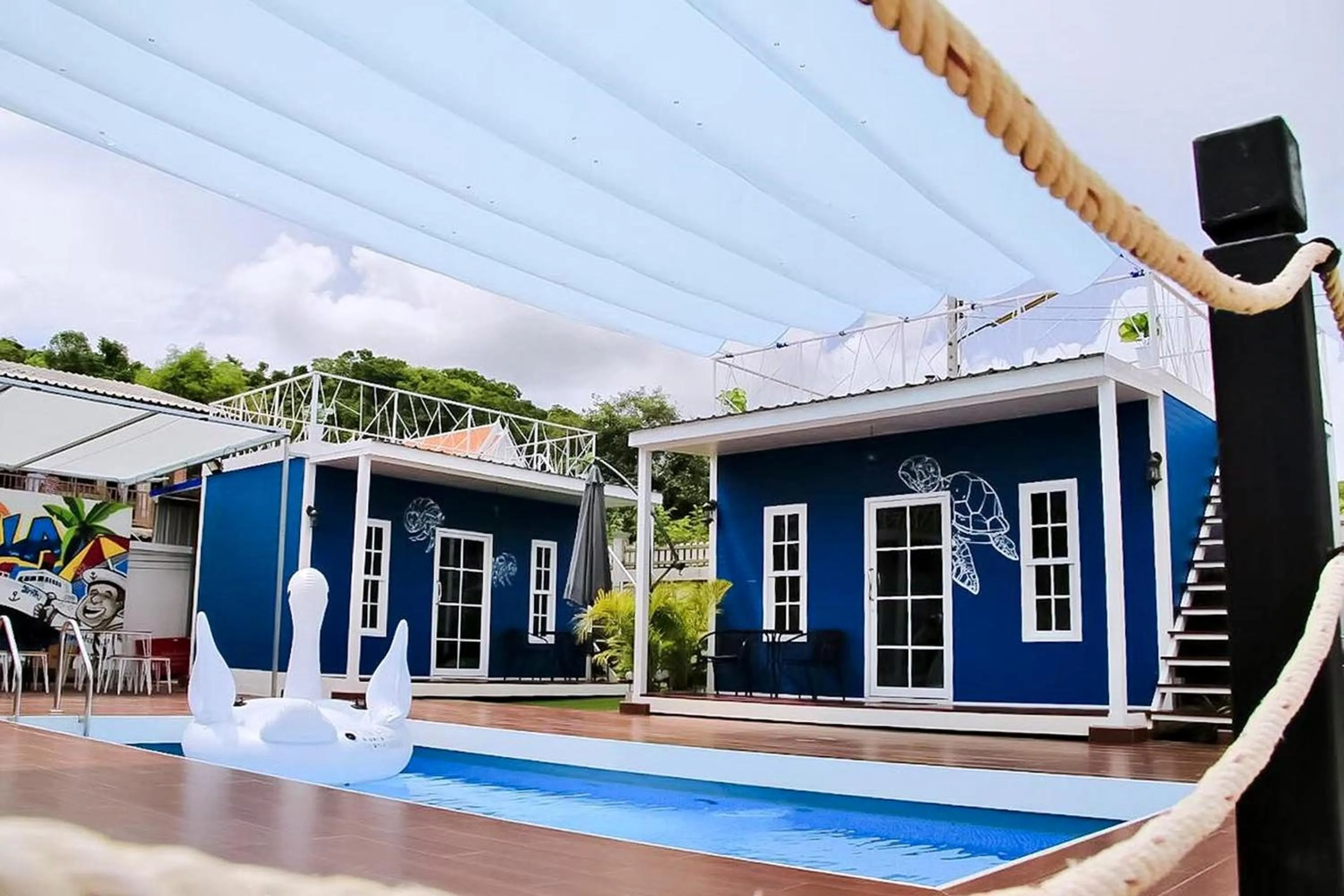 Swimming pool in Bluvilla Sattahip