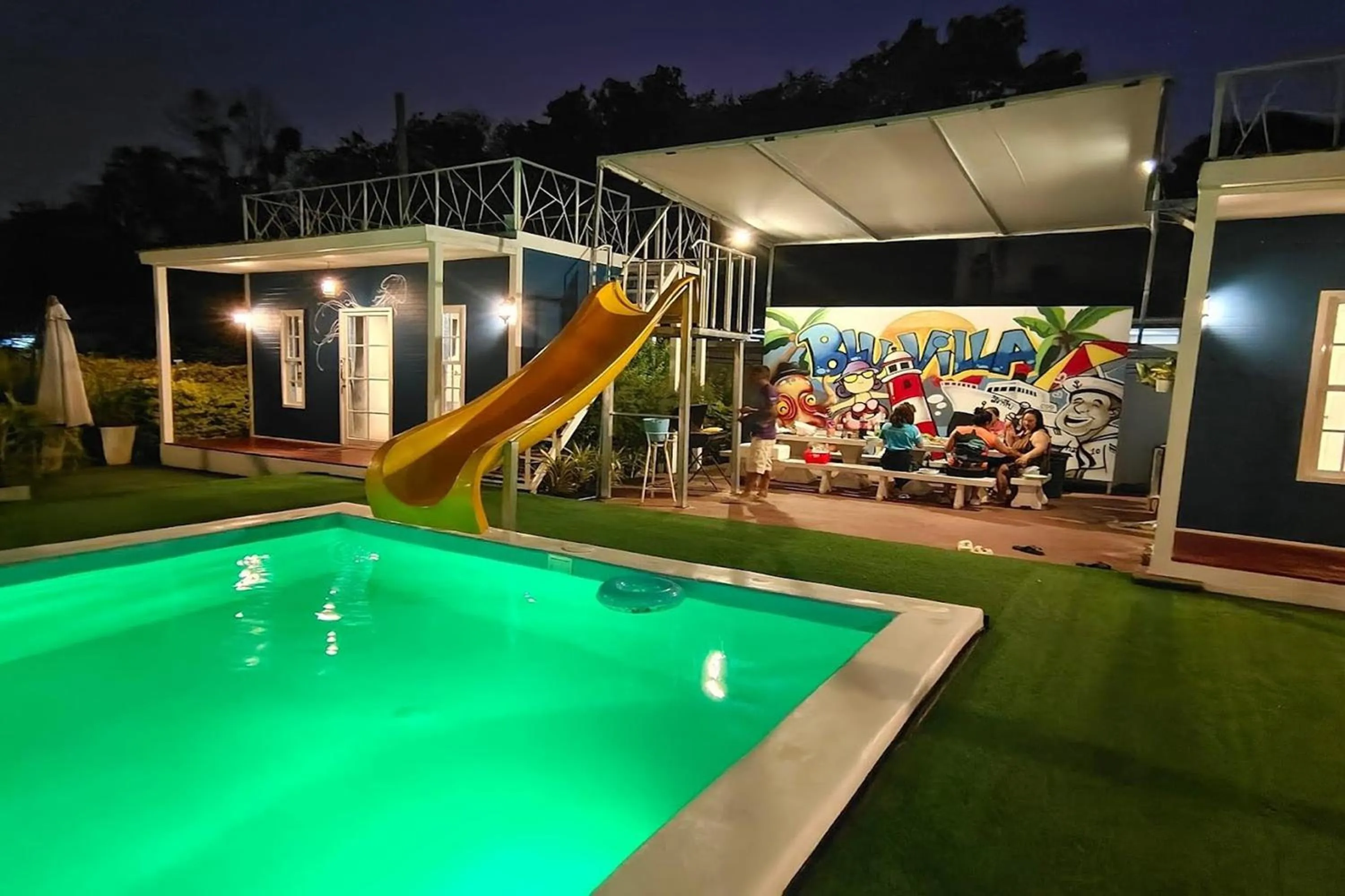 Swimming pool in Bluvilla Sattahip