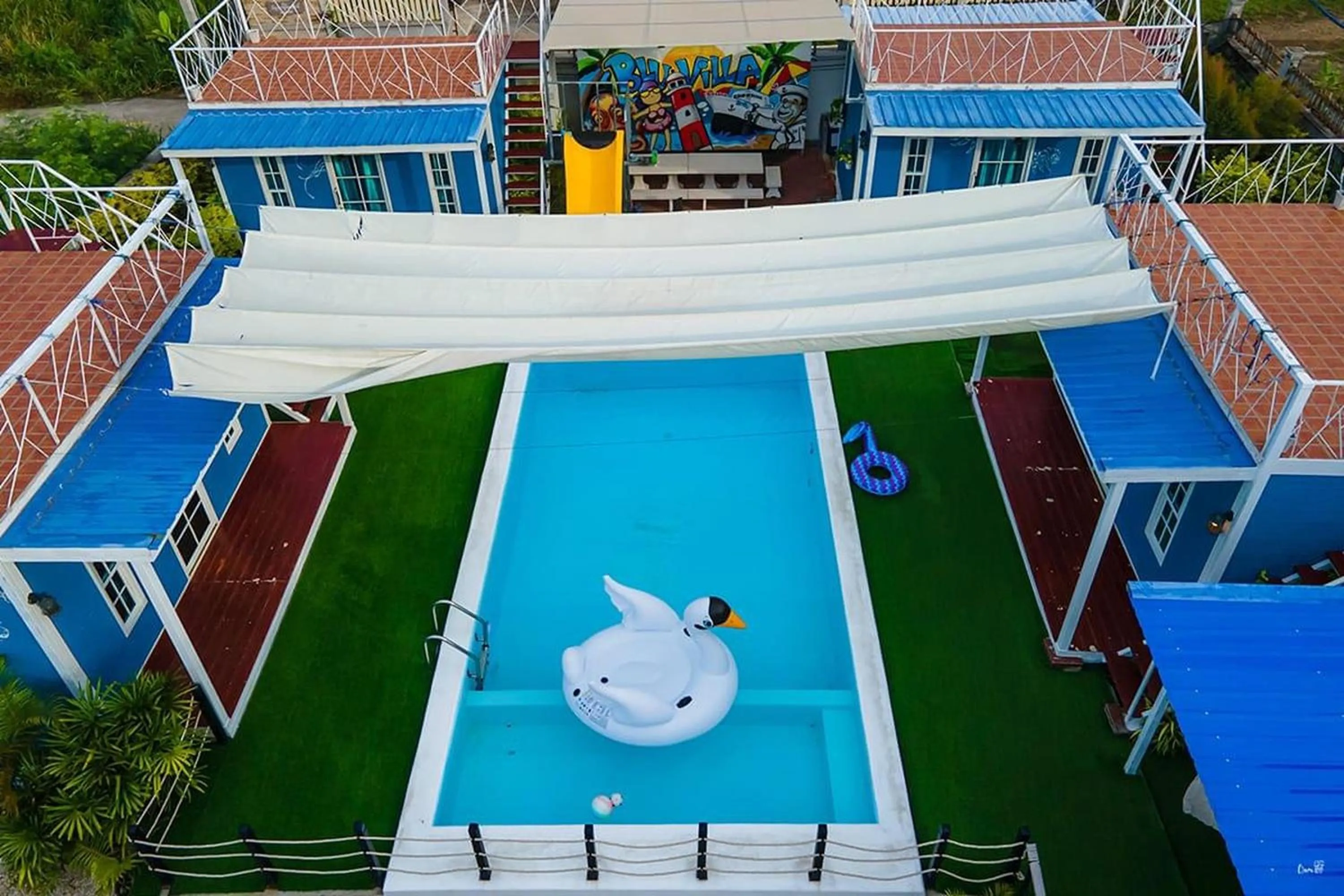 Swimming pool in Bluvilla Sattahip