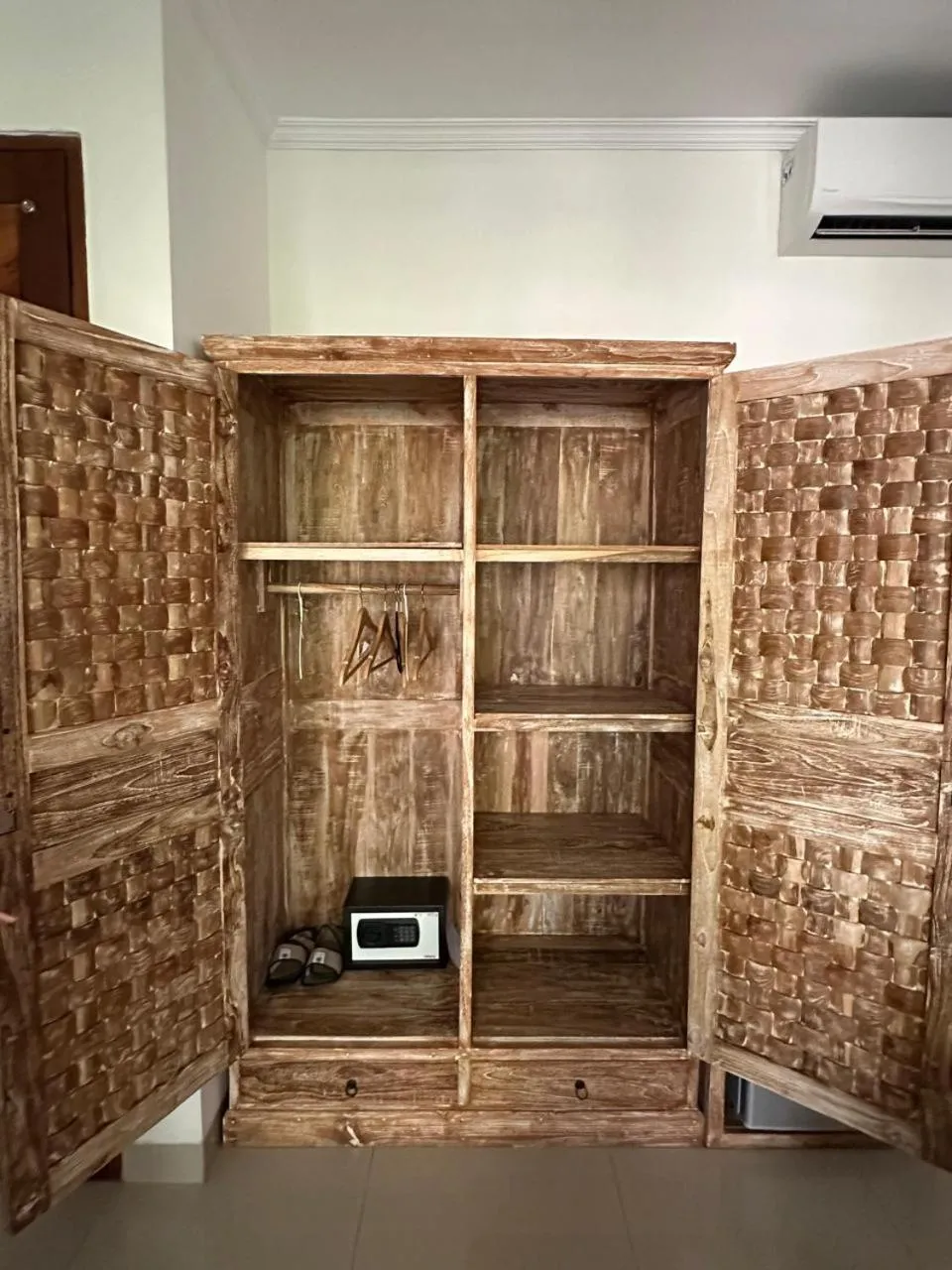 wardrobe in Mandala Home Stay