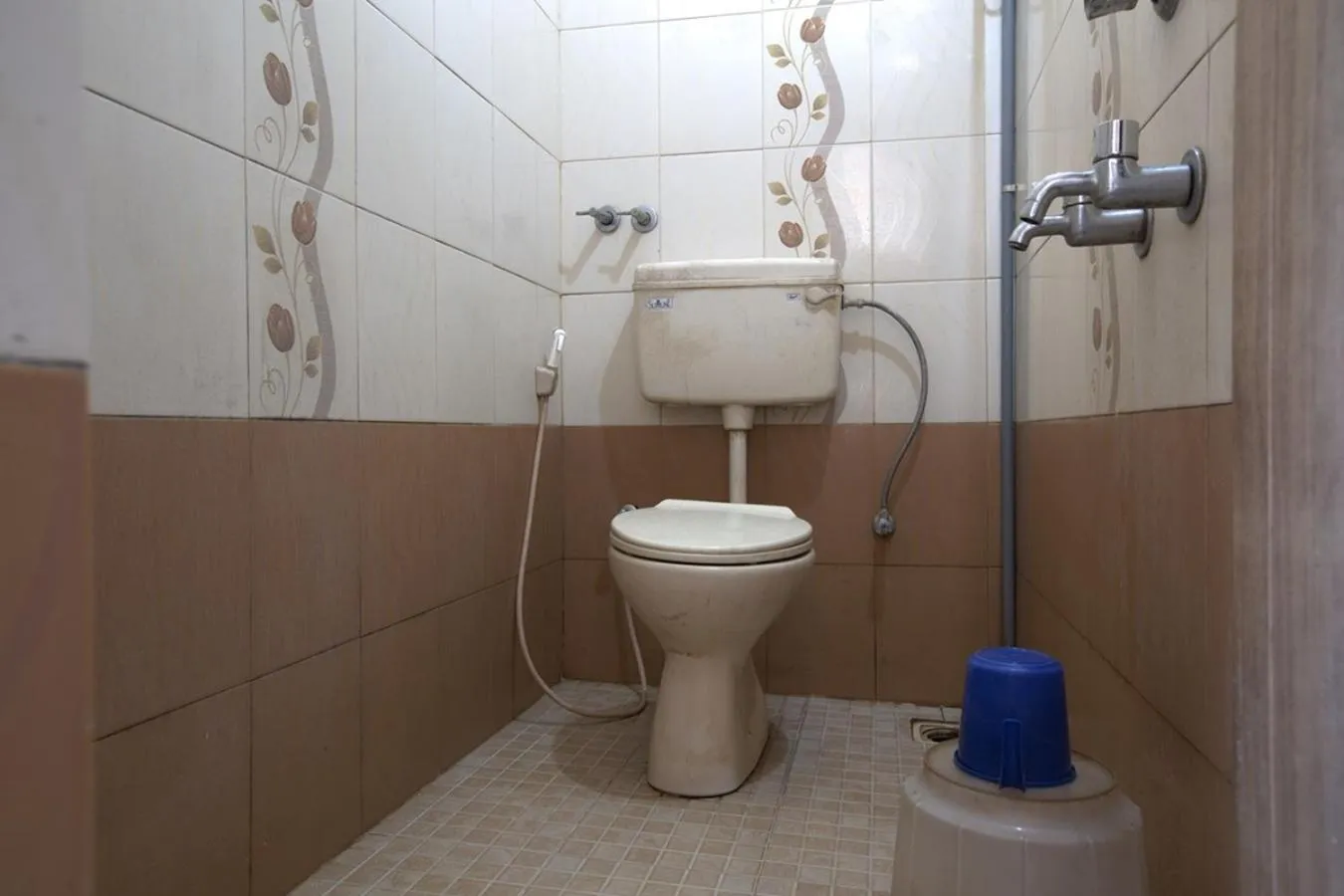 Bathroom in JAYA BHARATHI LODGE