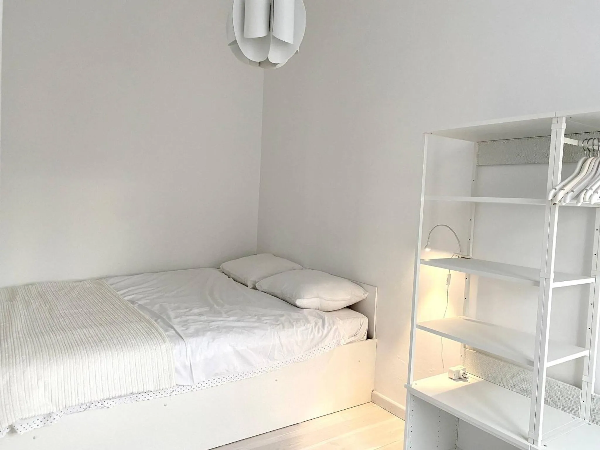 Bedroom, Bed in Wit II, Near Metro, Train n7670