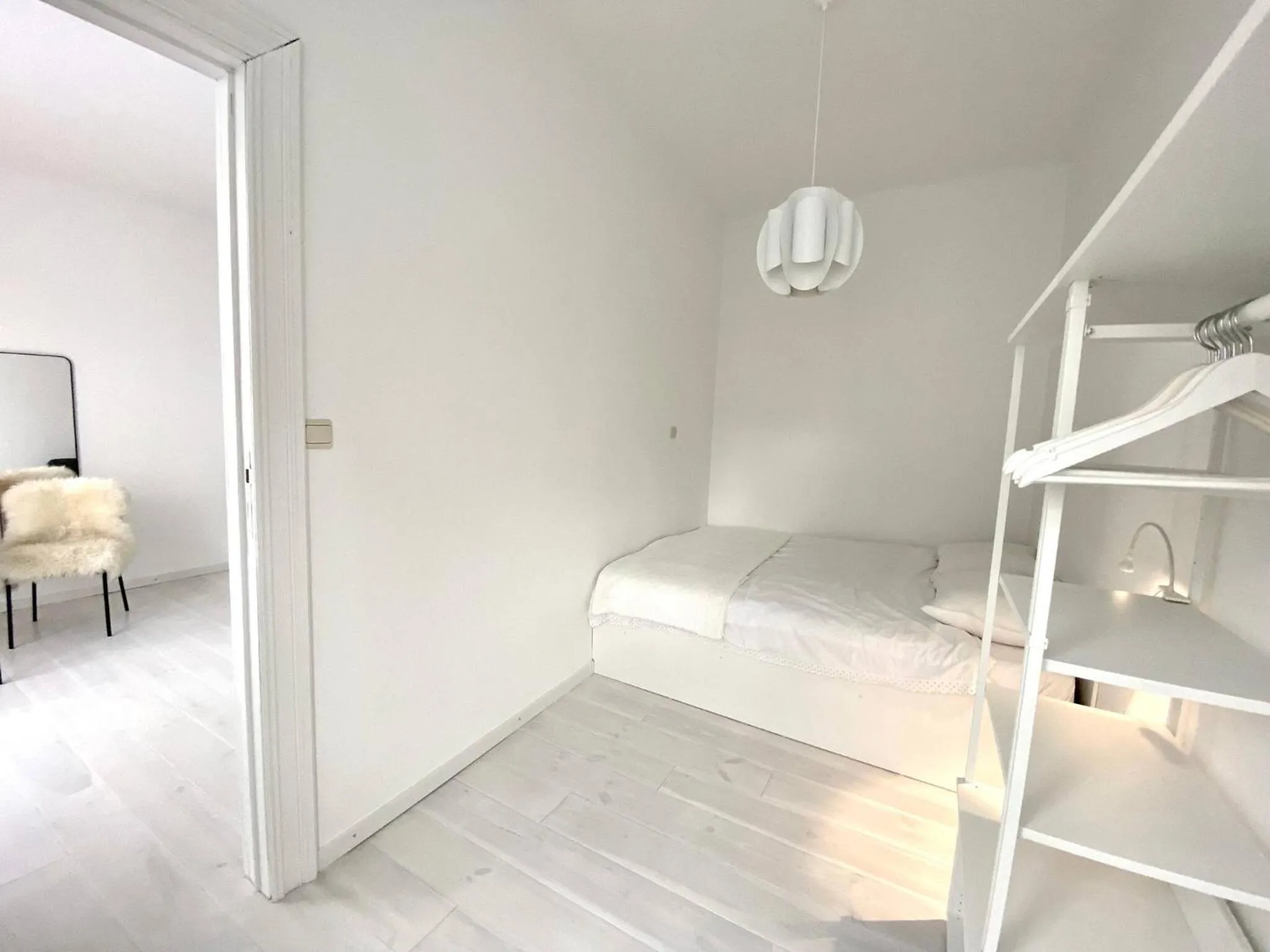Bedroom, Bed in Wit II, Near Metro, Train n7670