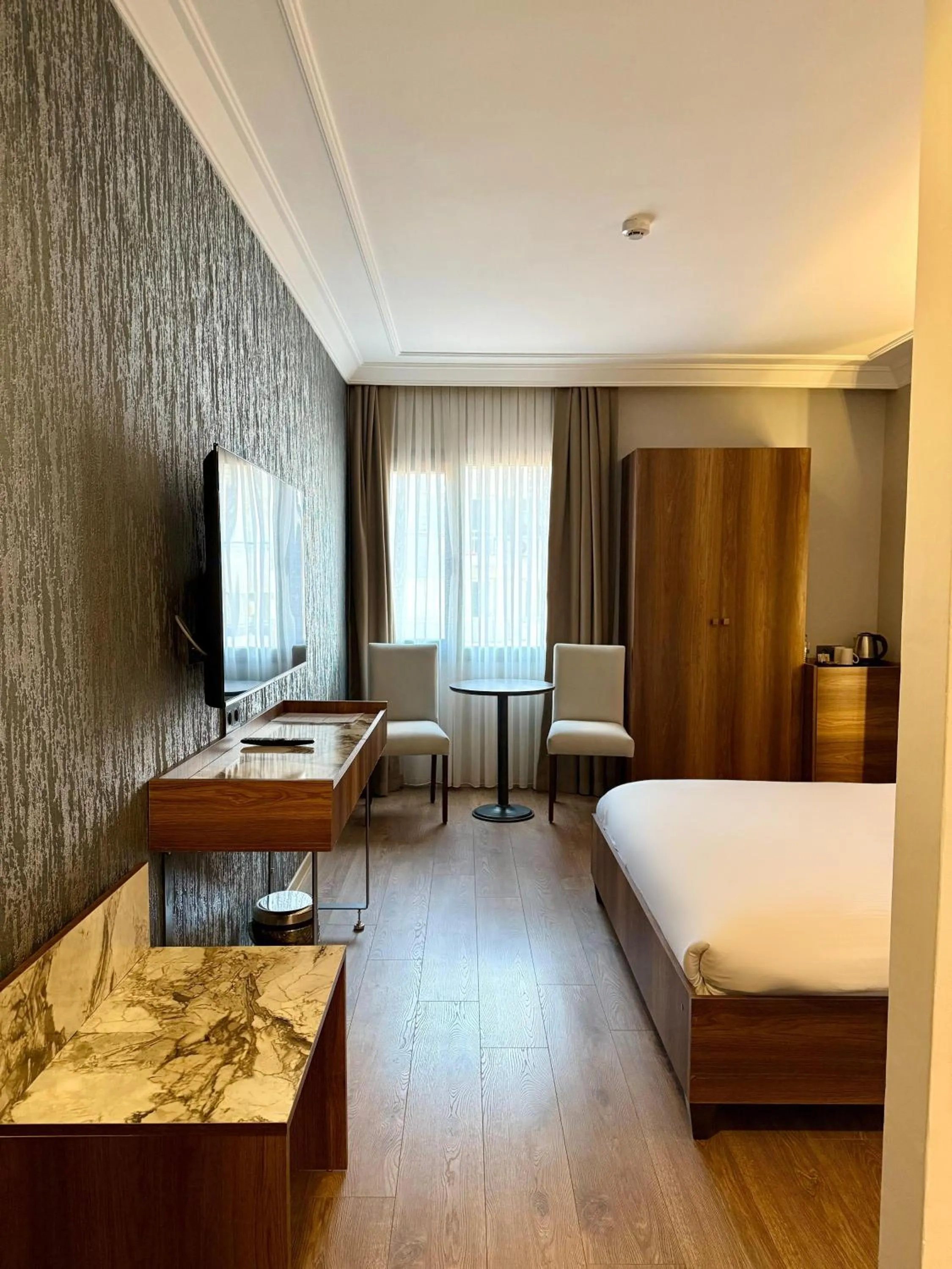 Photo of the whole room, Bed in The Yalı Konak Hotel İzmir