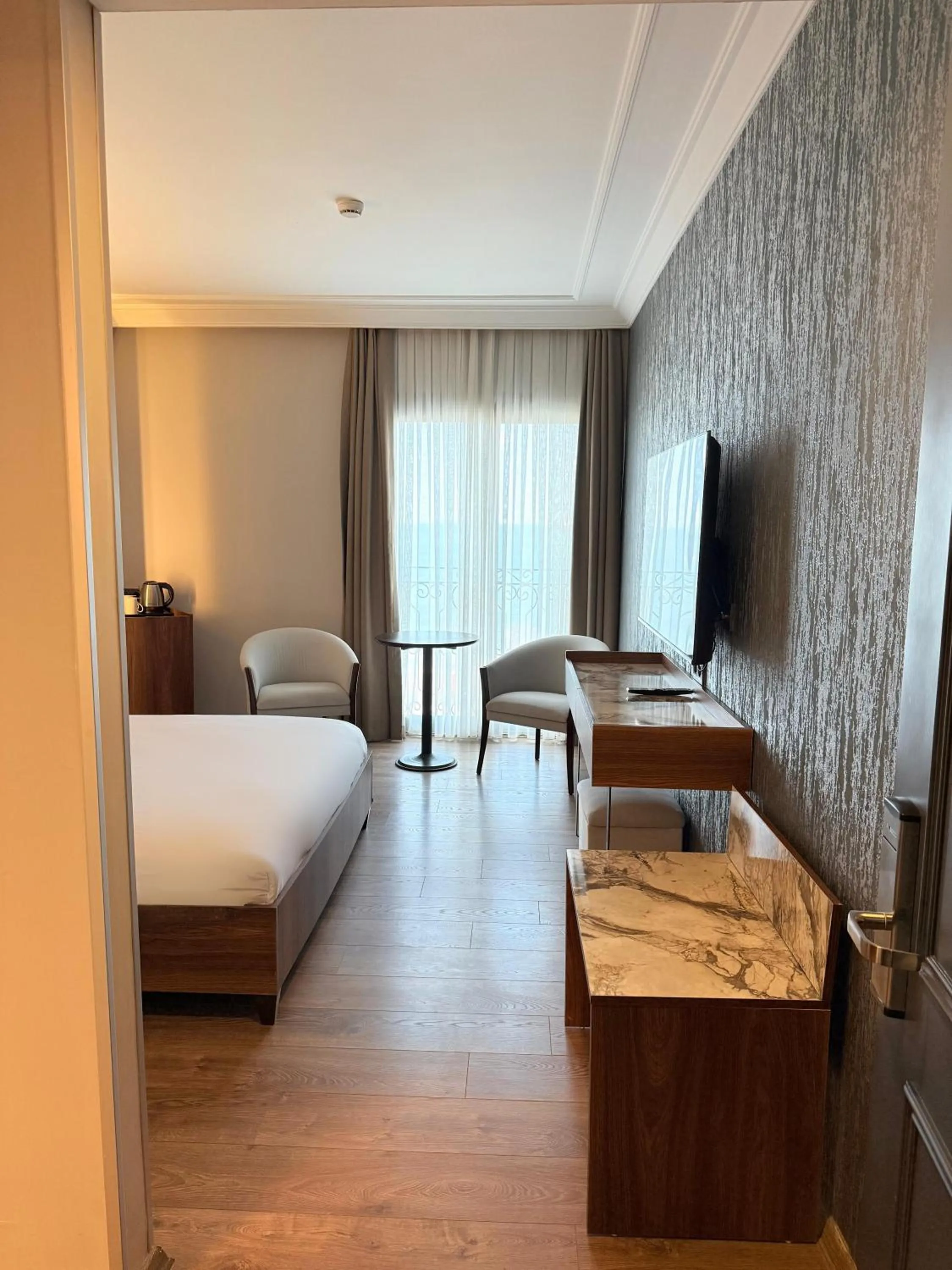 Photo of the whole room, Bed in The Yalı Konak Hotel İzmir