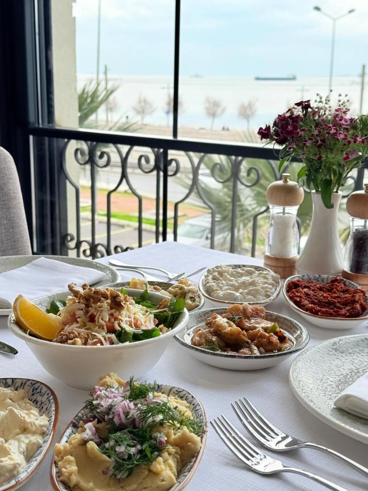 Food and drinks in The Yalı Konak Hotel İzmir