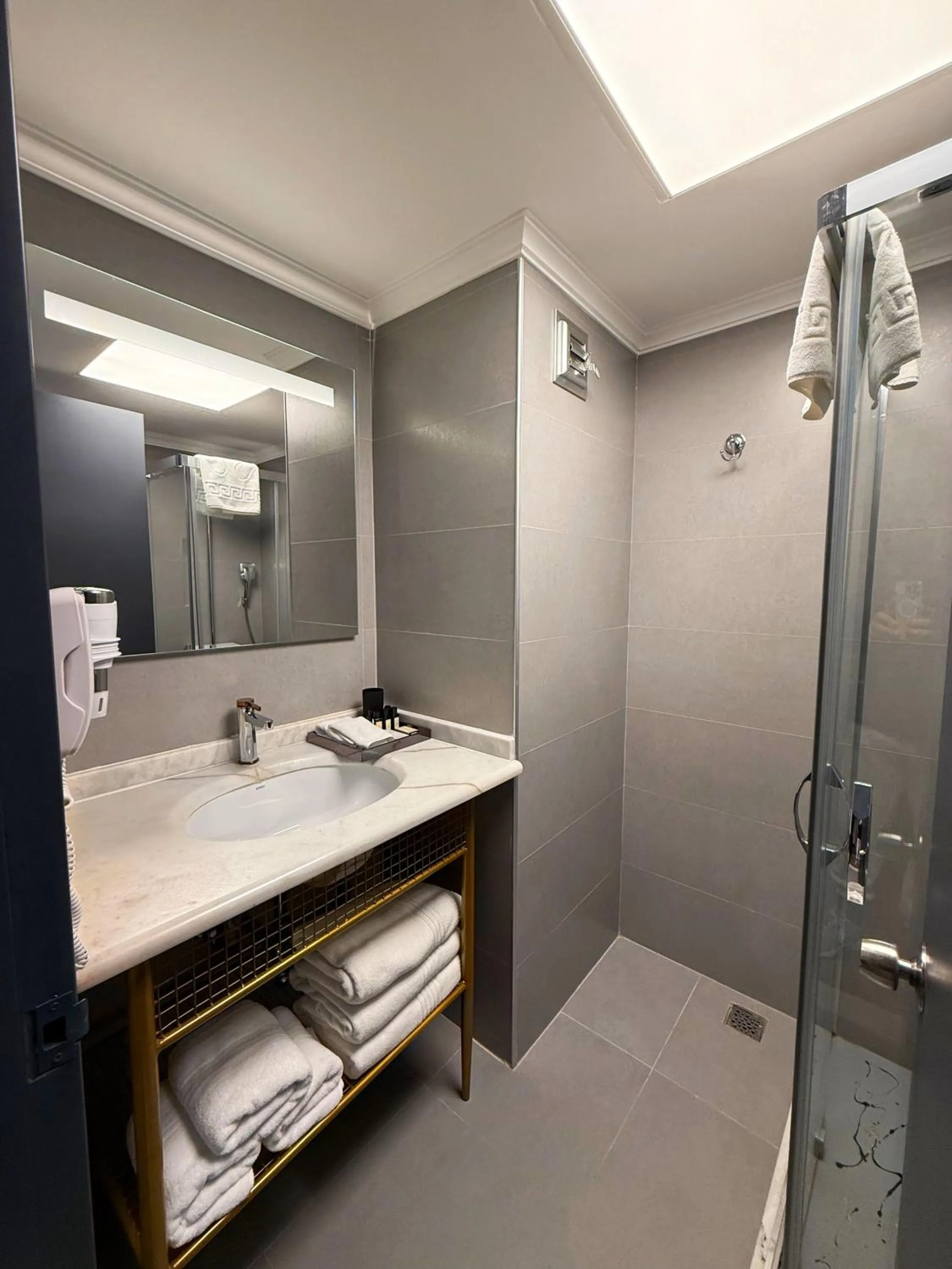 Bathroom in The Yalı Konak Hotel İzmir