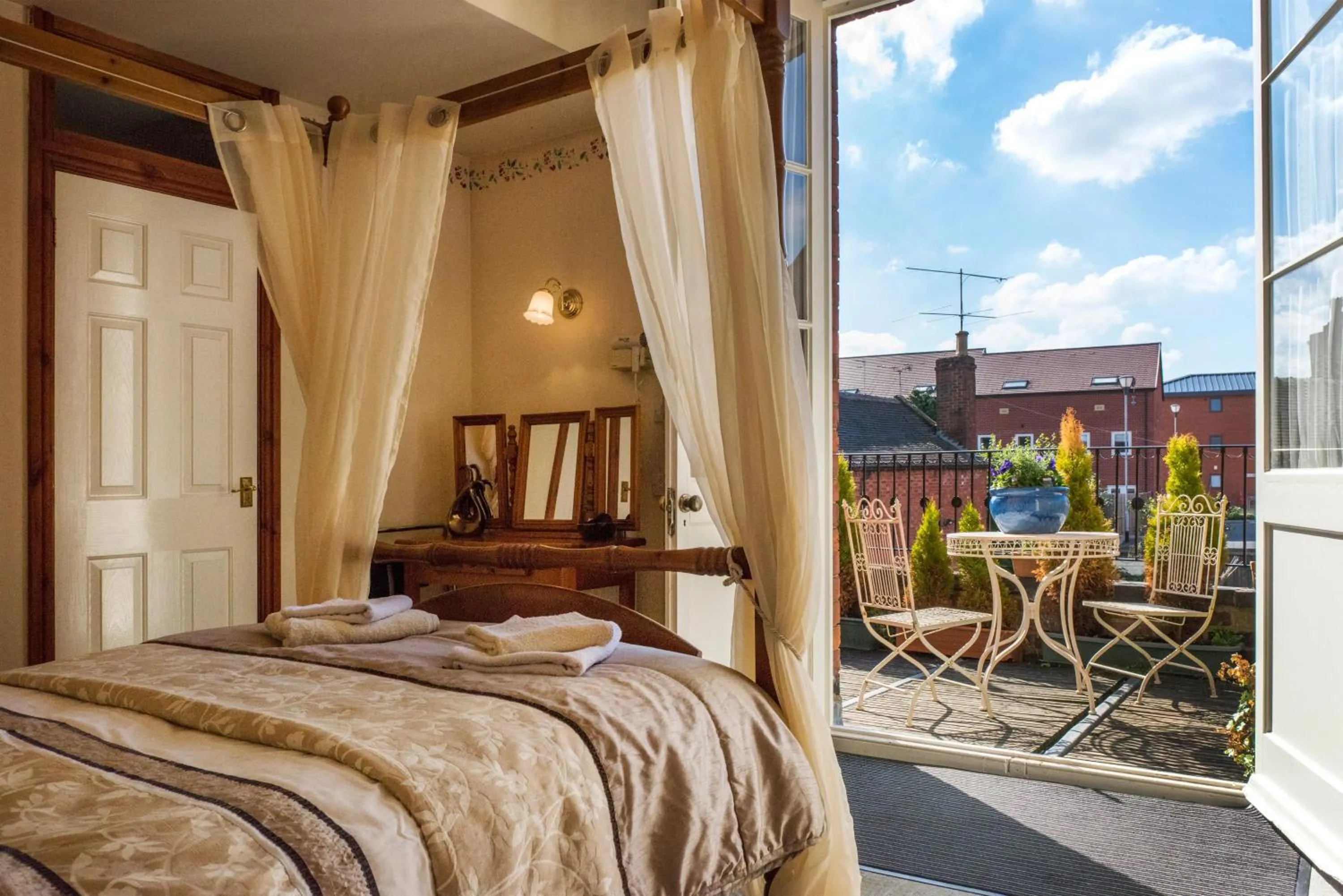 Deluxe Double Room with Balcony - single occupancy in Baldwin House