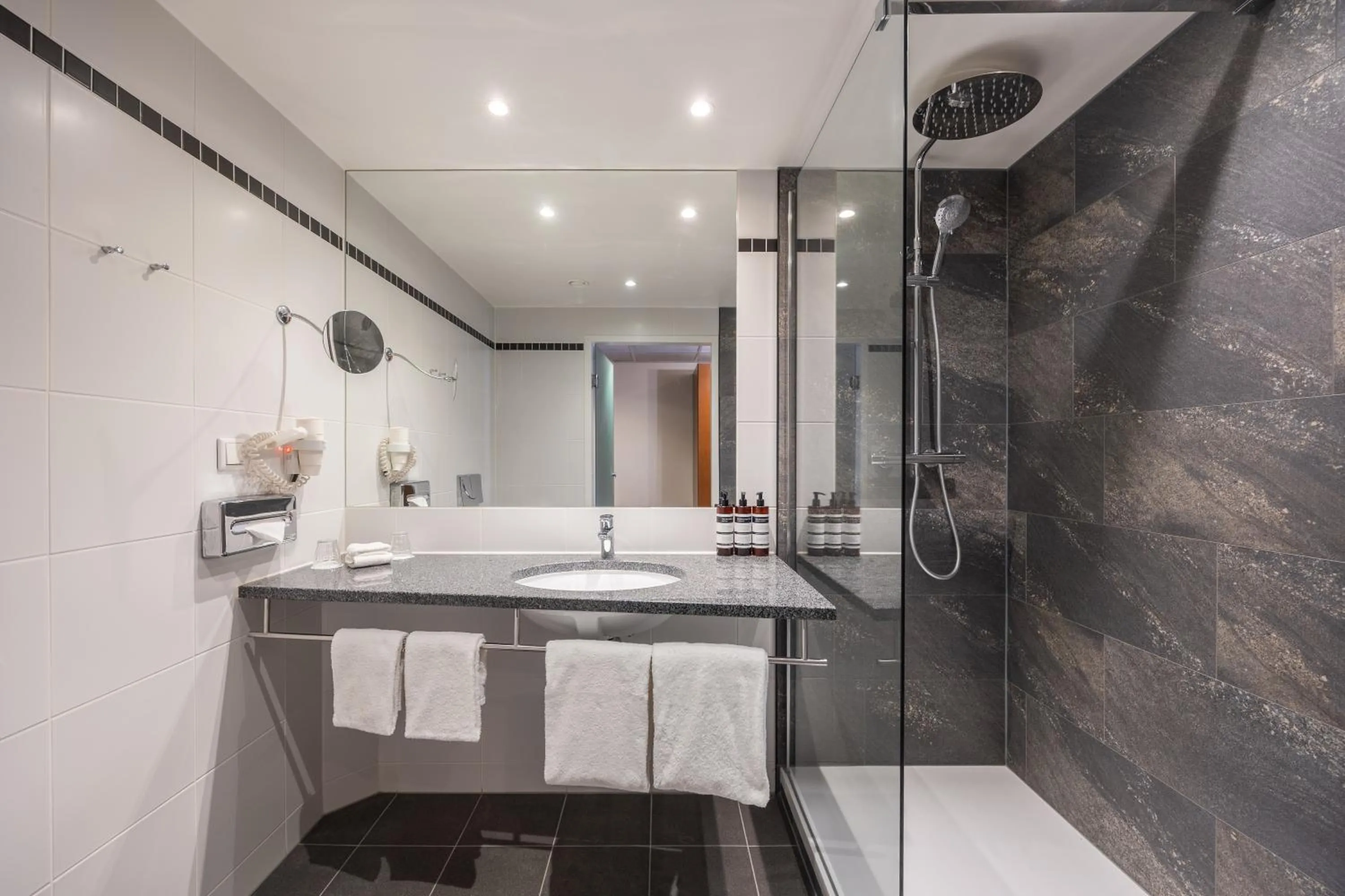 Bathroom in Amrâth Grand Hotel Frans Hals