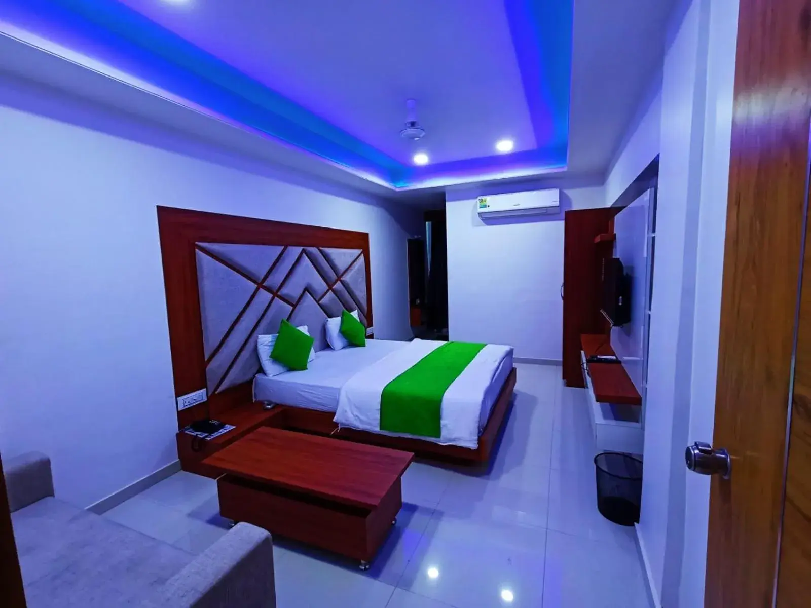 Bed in HOTEL GREEEN LEAF Bed in HOTEL GREEEN LEAF