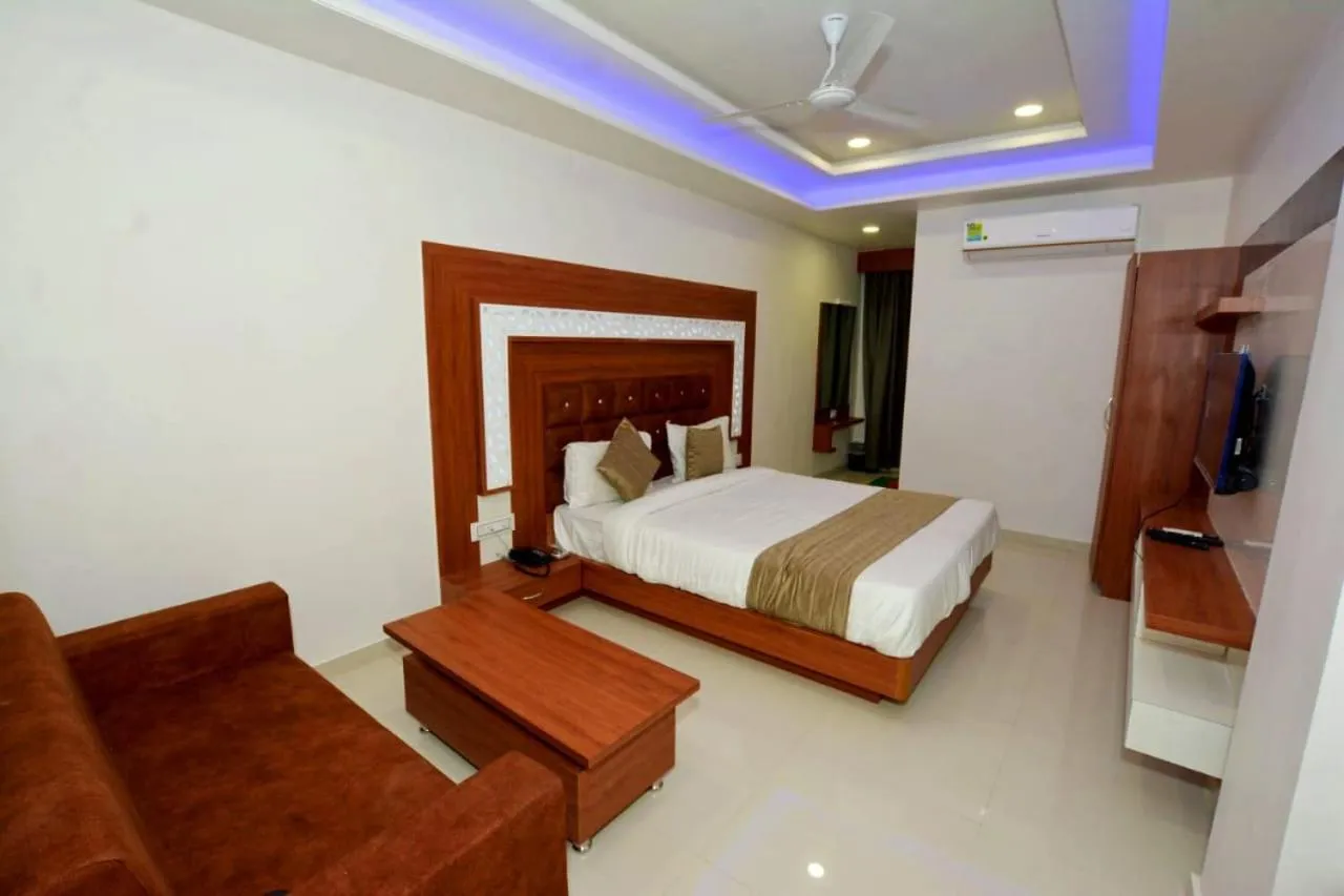 Bed in HOTEL GREEEN LEAF