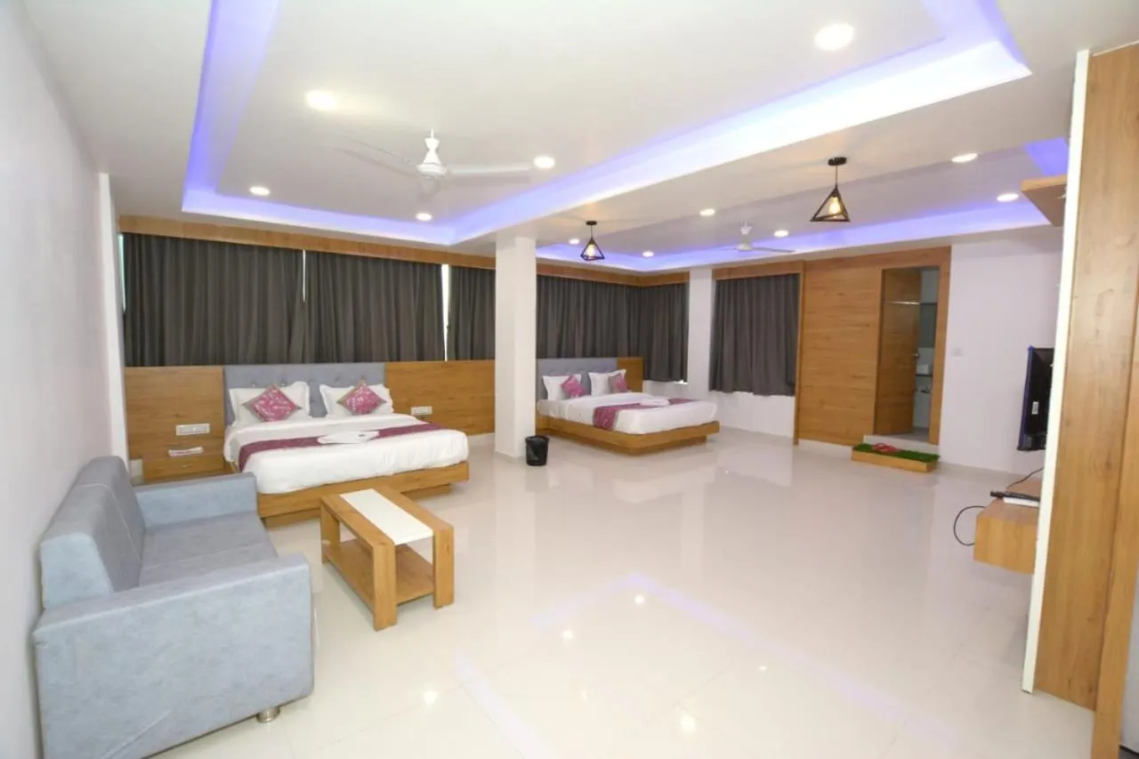 Bed in HOTEL GREEEN LEAF